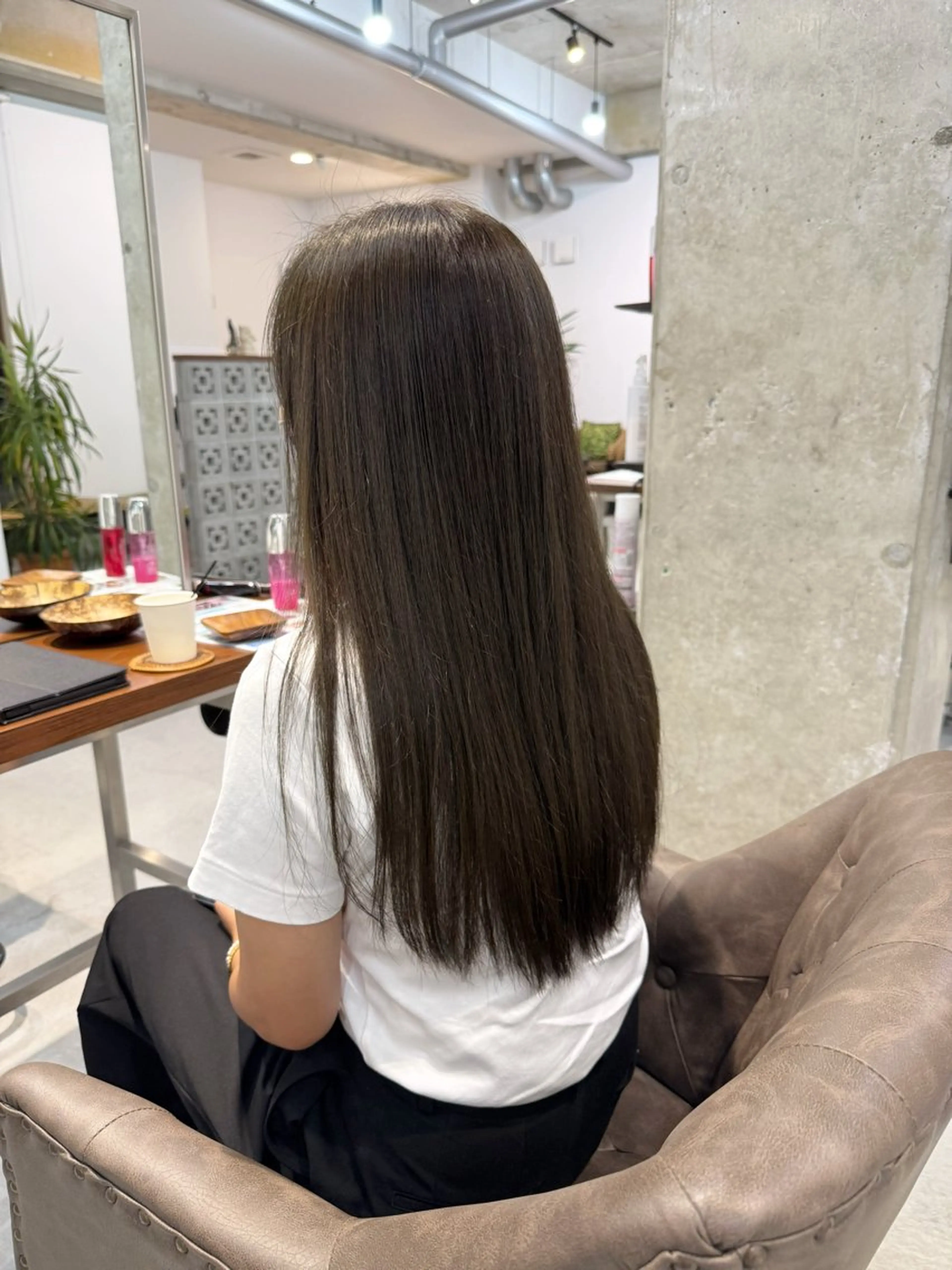 ロング カラー ブラウンカラー オリーブブラウン カット ヘアカラー トリートメント カイリ /レイヤーカットのヘアスタイル