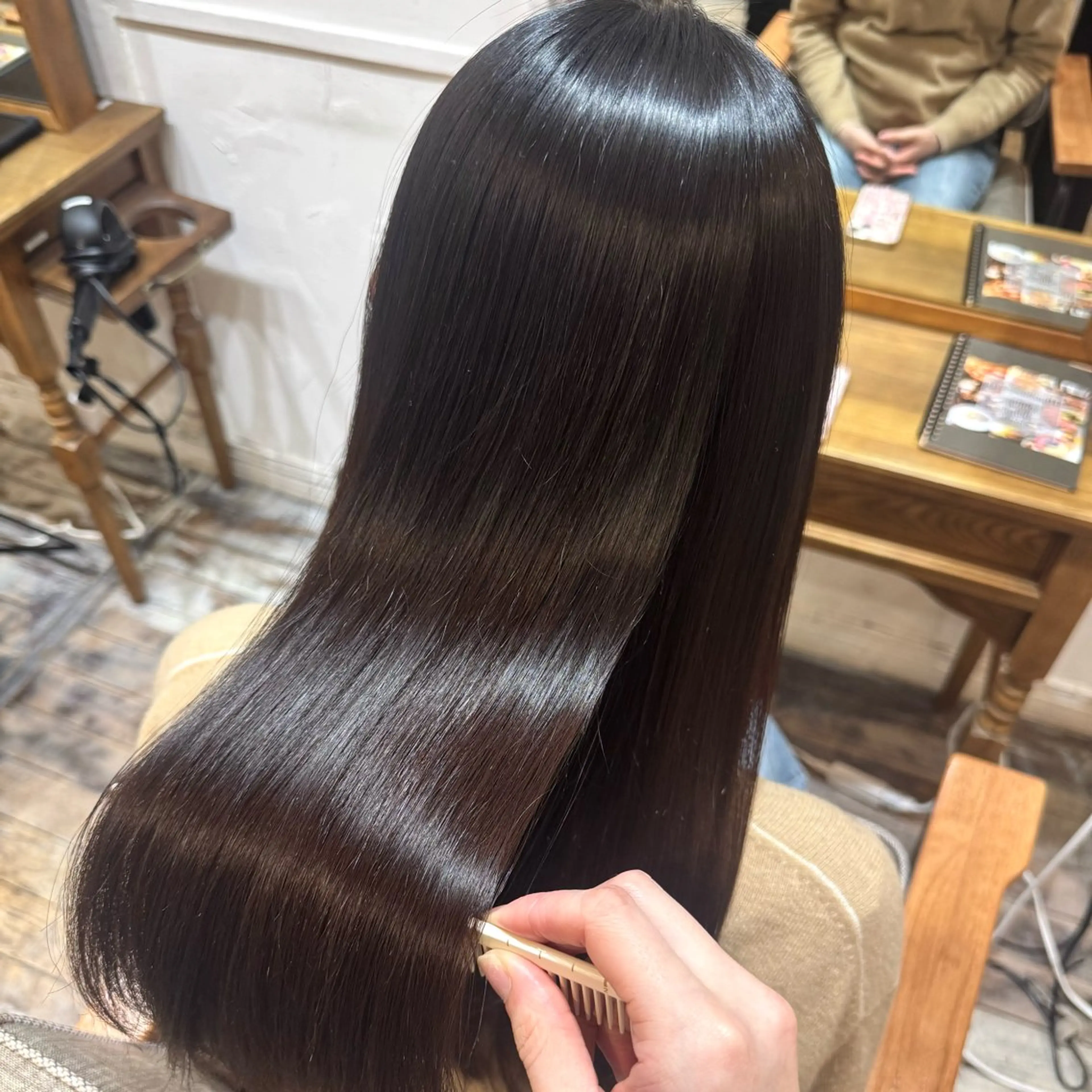 ロング 松葉 柚月のヘアスタイル