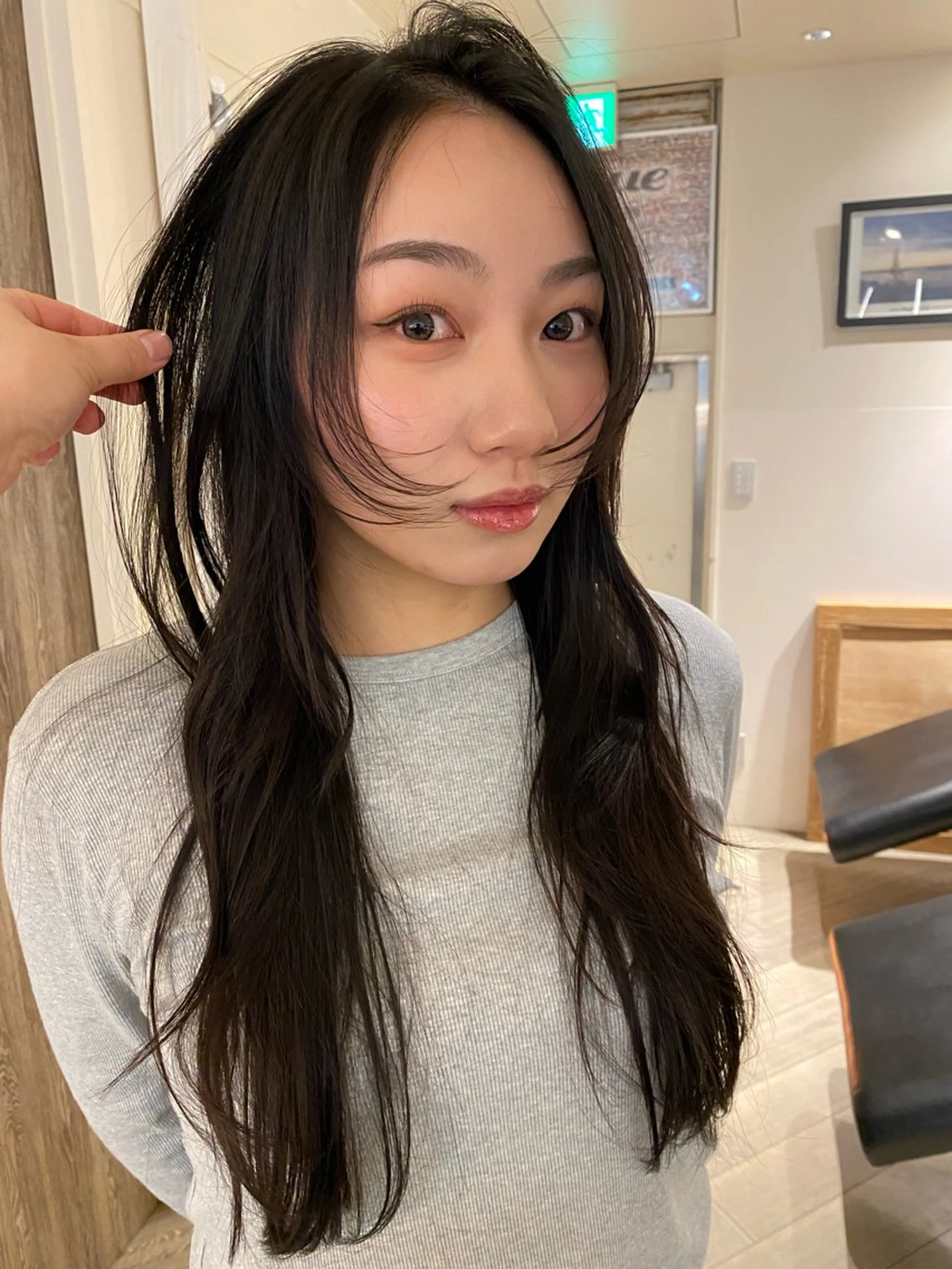 ロング カラー カット ヘアカラー ナチュラルヘア🫧 ナナミのヘアスタイル