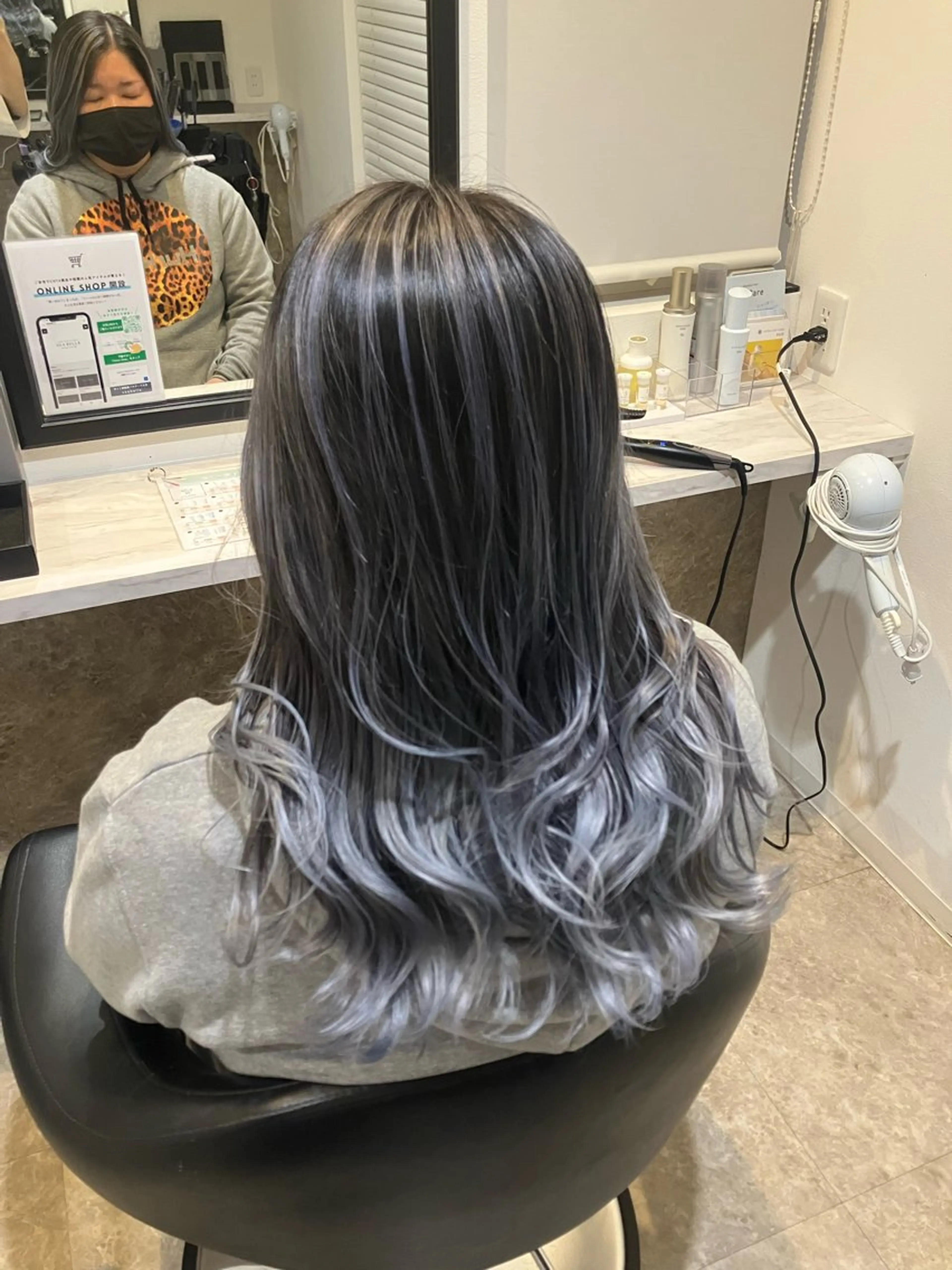 セミロング レイヤーカット SEA BELLE YASUのヘアスタイル