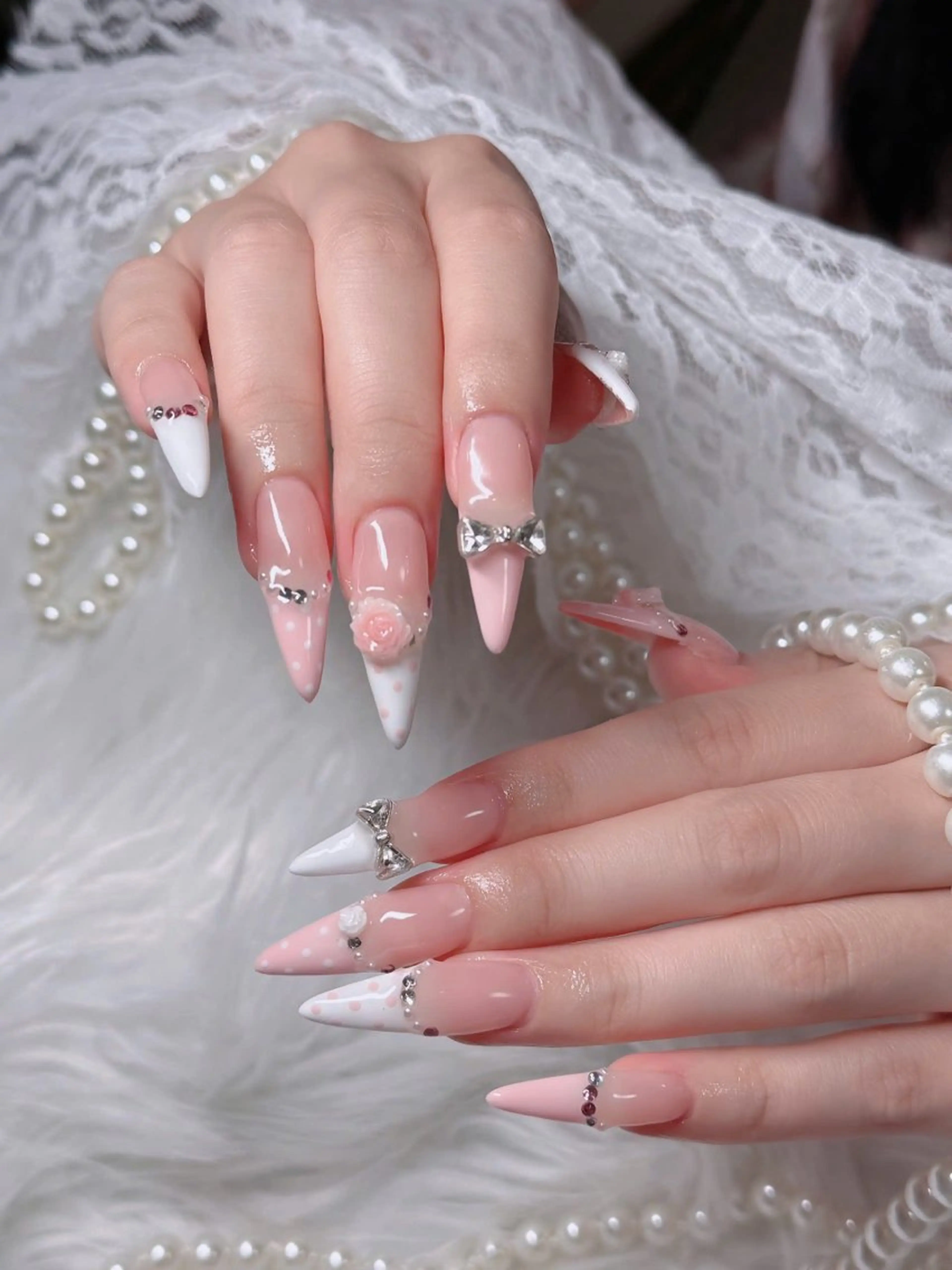 ネイル オーロラネイル フレンチネイル ジェルネイル ハロウィン キラキラネイル ハンドネイル H.baby Nail Salonのネイルデザイン