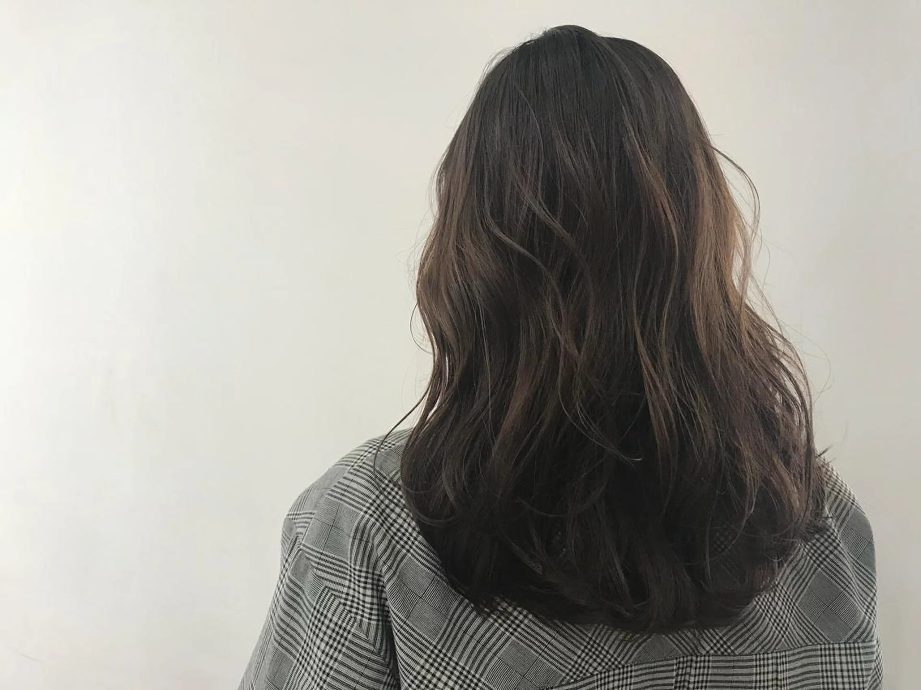 ロング カラー いけだ　ひかり ハイライトくびれヘアのヘアスタイル
