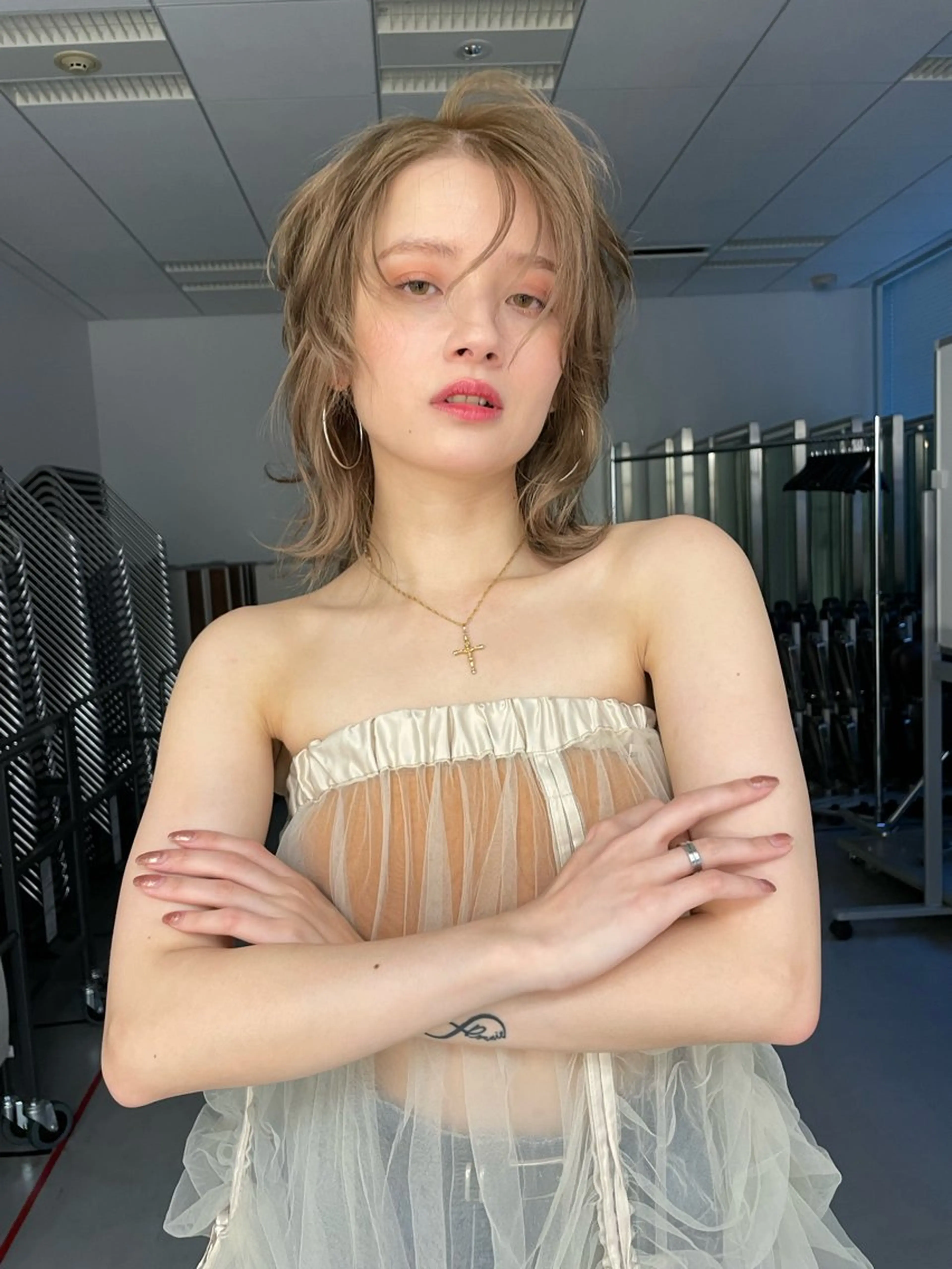 ミディアム カラー 沢井 優衣のヘアスタイル