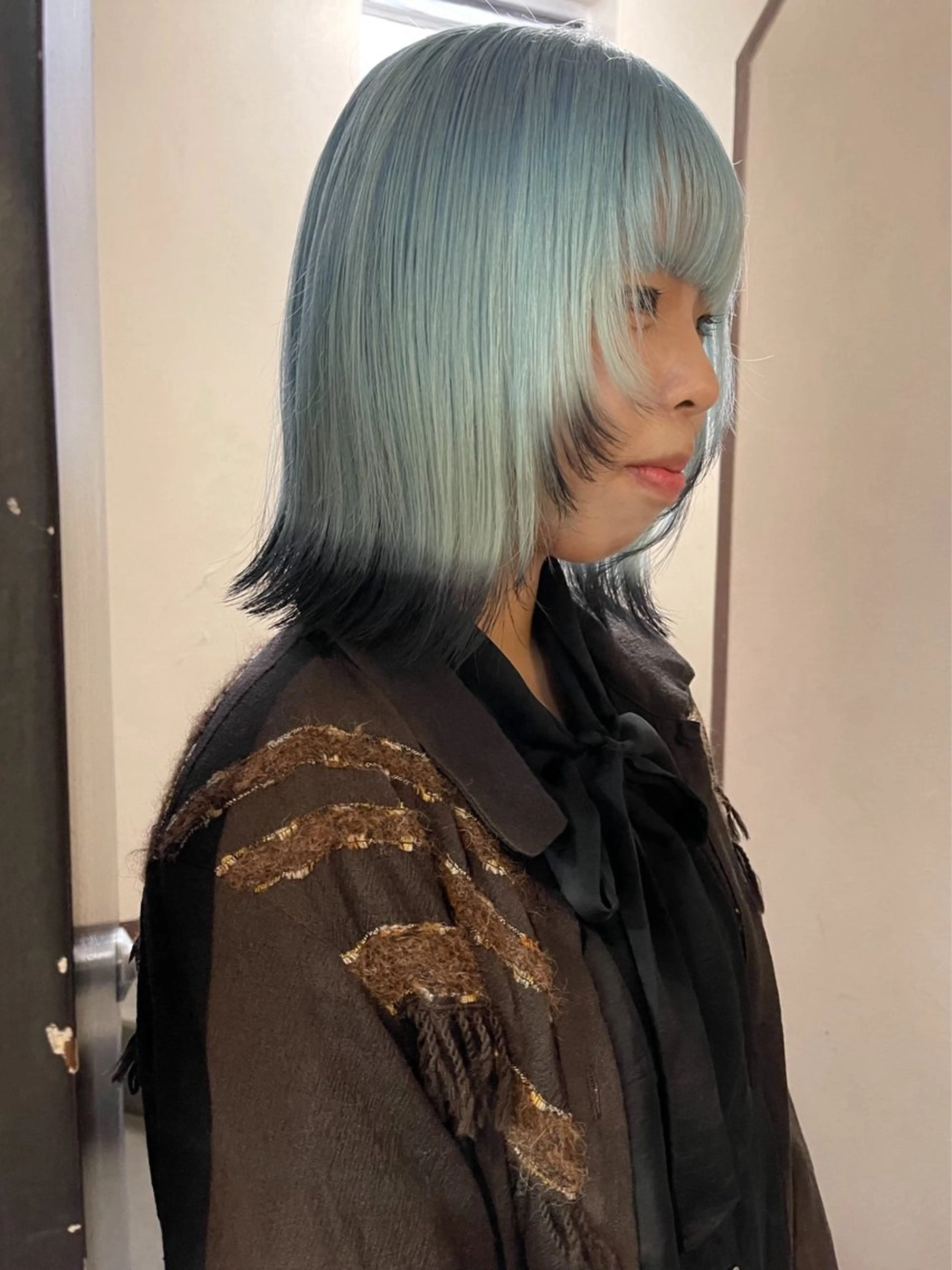 ミディアム カラー カット ヘアカラー トリートメント ヘアセット 安部佑哉/ハイトーン /レイヤー/ブリーチのヘアスタイル