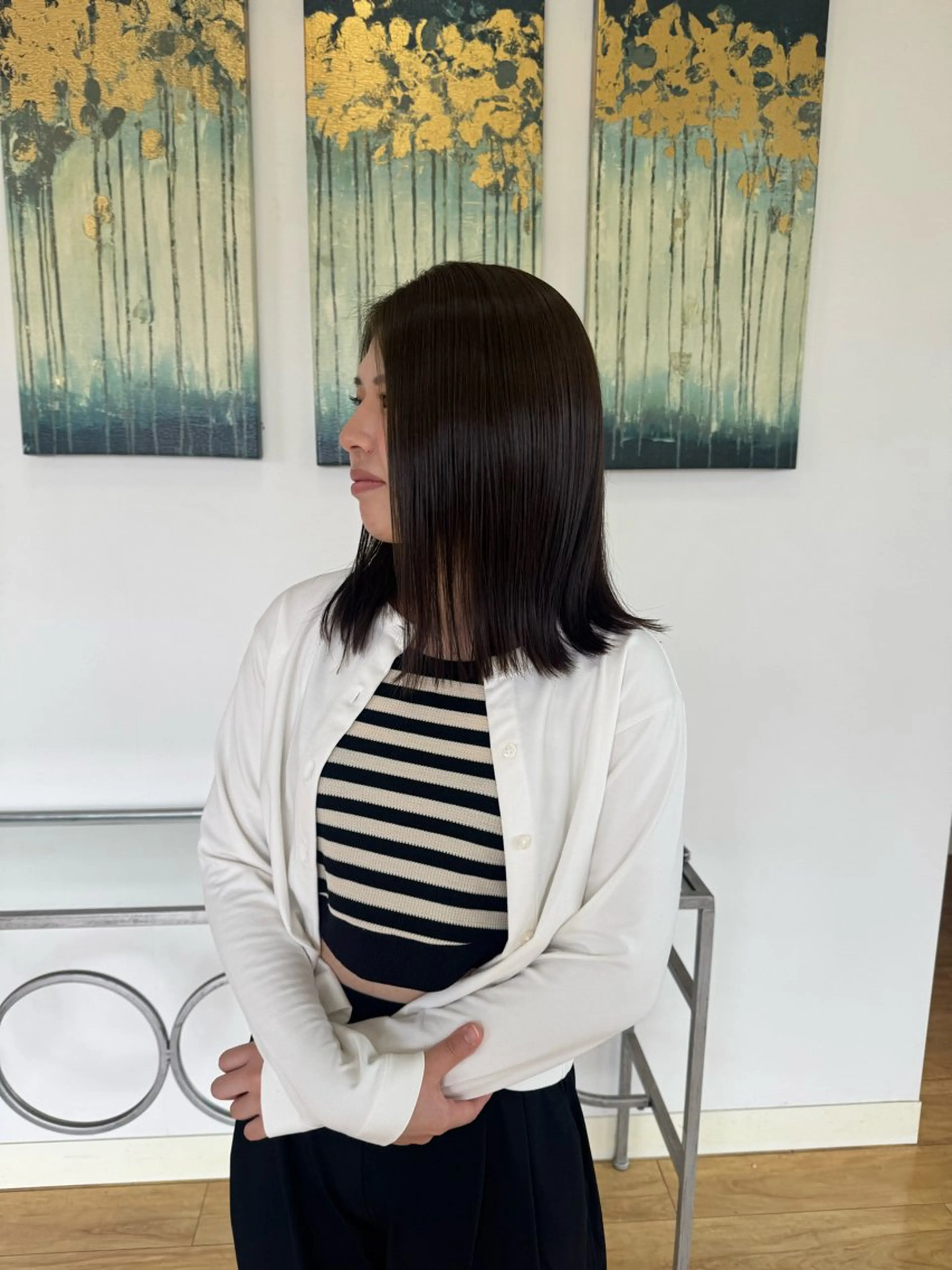 セミロング カラー ブラウンカラー 透明感カラー オリーブブラウン ヘアカラー 御厨 夏芽のヘアスタイル