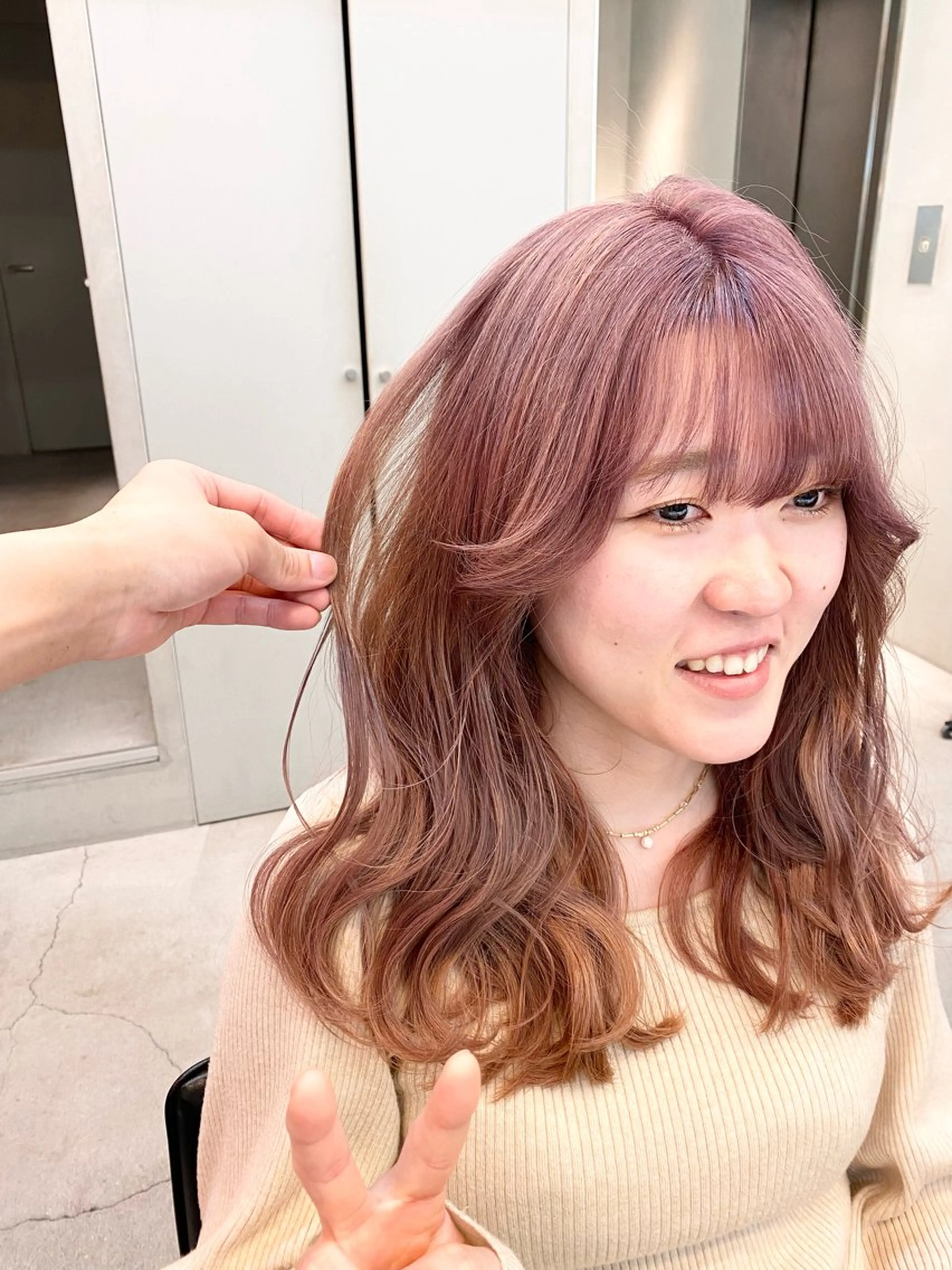 セミロング カラー 透明感カラー ハイトーンカラー ピンクカラー シルバー カット ヘアカラー トリートメント 艶髪と透明感を ‼️/若林のヘアスタイル