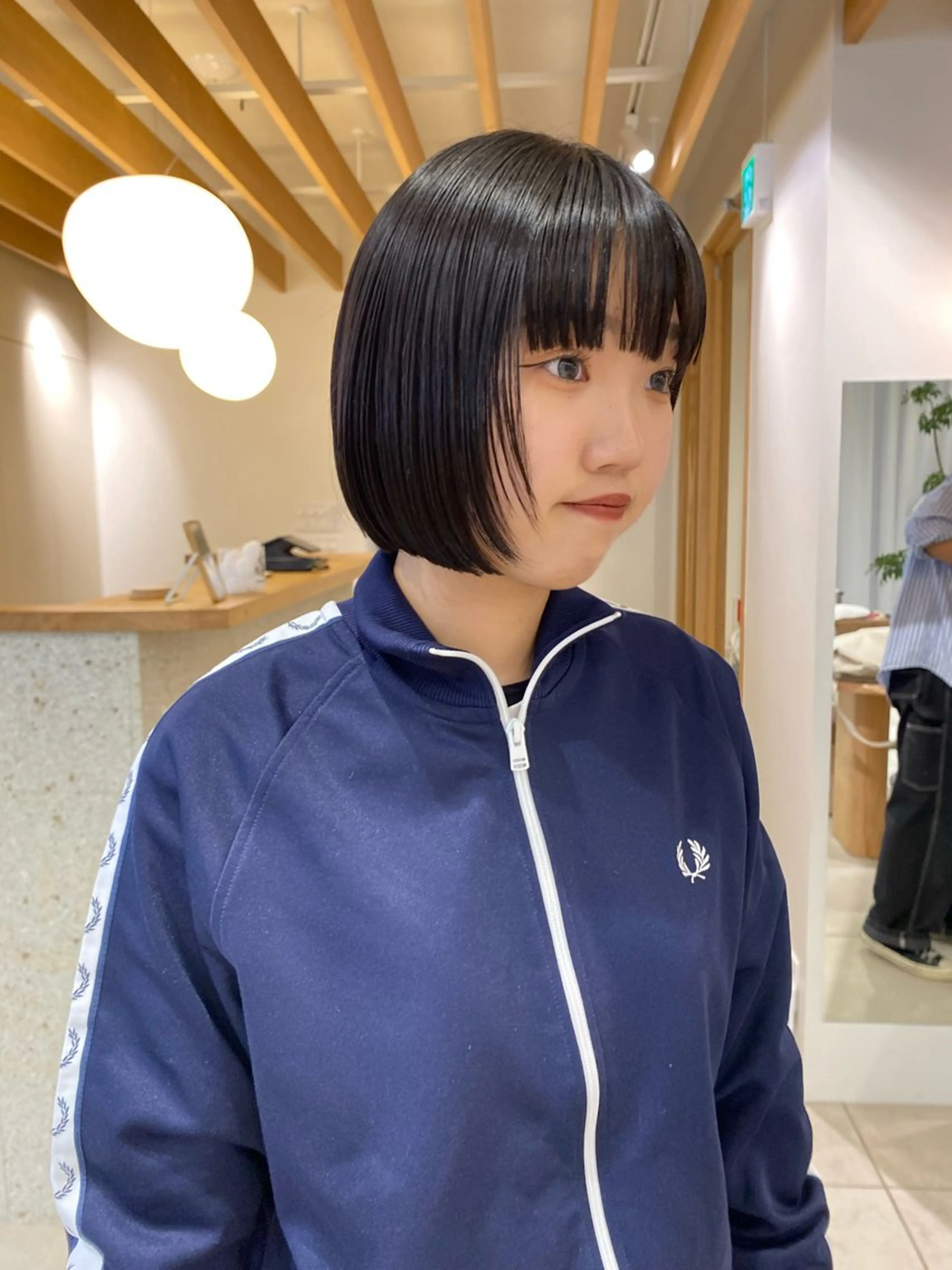 ミディアム ボブ 顔周りカット レイヤーカット 小顔カット 似合わせカットカラー りおなのヘアスタイル