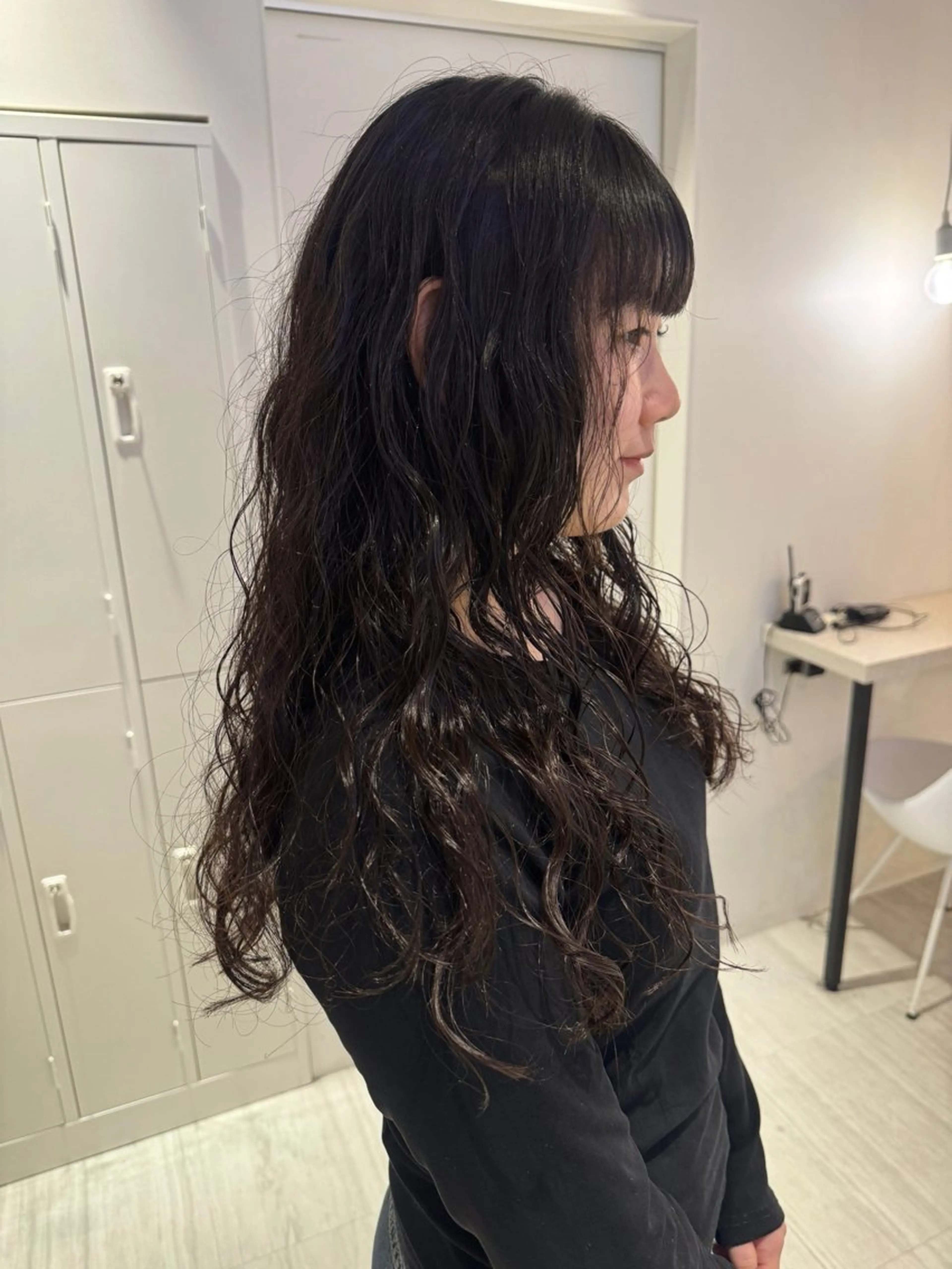 ロング パーマ カット パーマ トリートメント Ami/艶カラー/ レイヤー/ハイトーンのヘアスタイル