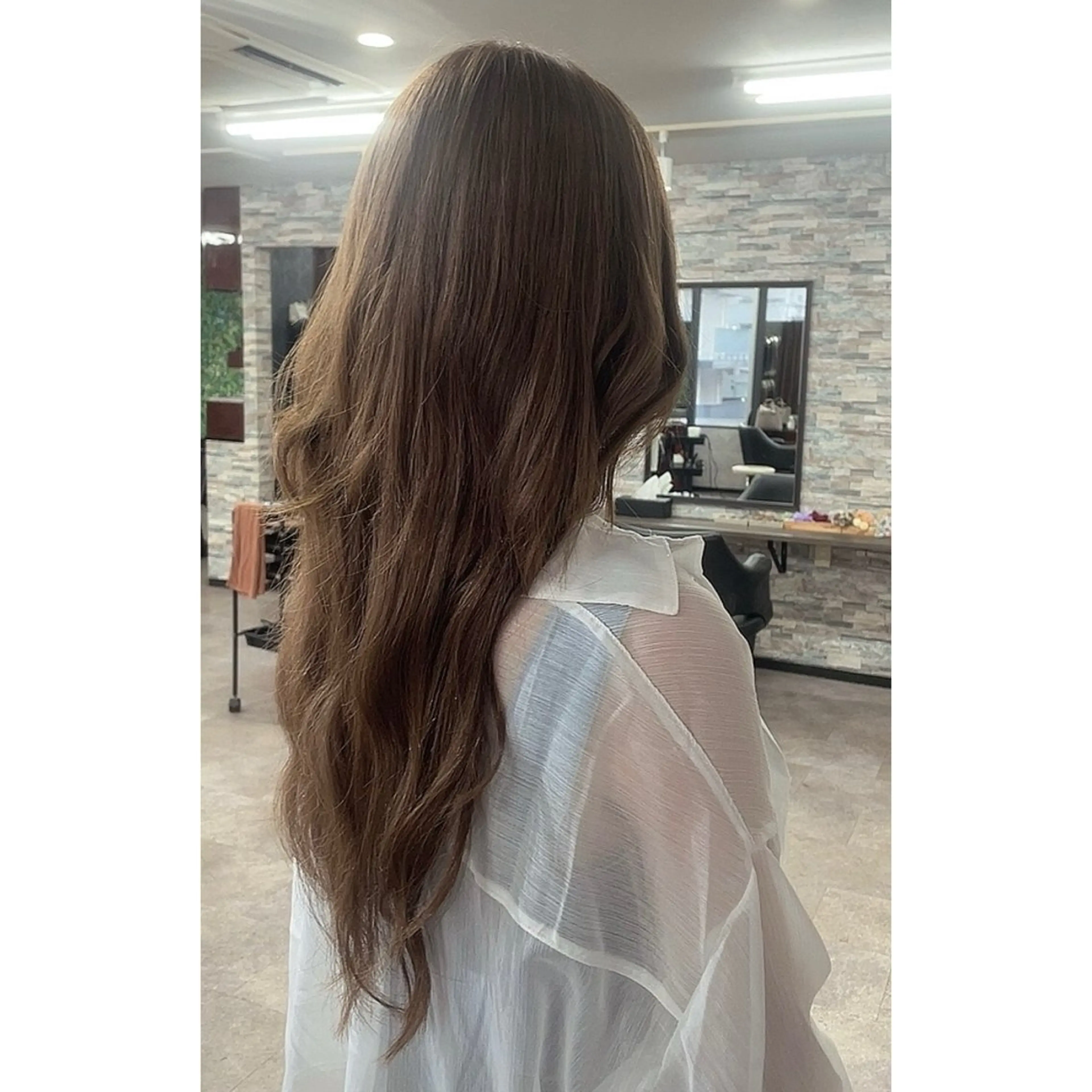 ロング カラー ヘアアレンジ シールエクステ バレイヤージュ ベージュカラー ブリーチ ケアブリーチ M. KANAのヘアスタイル