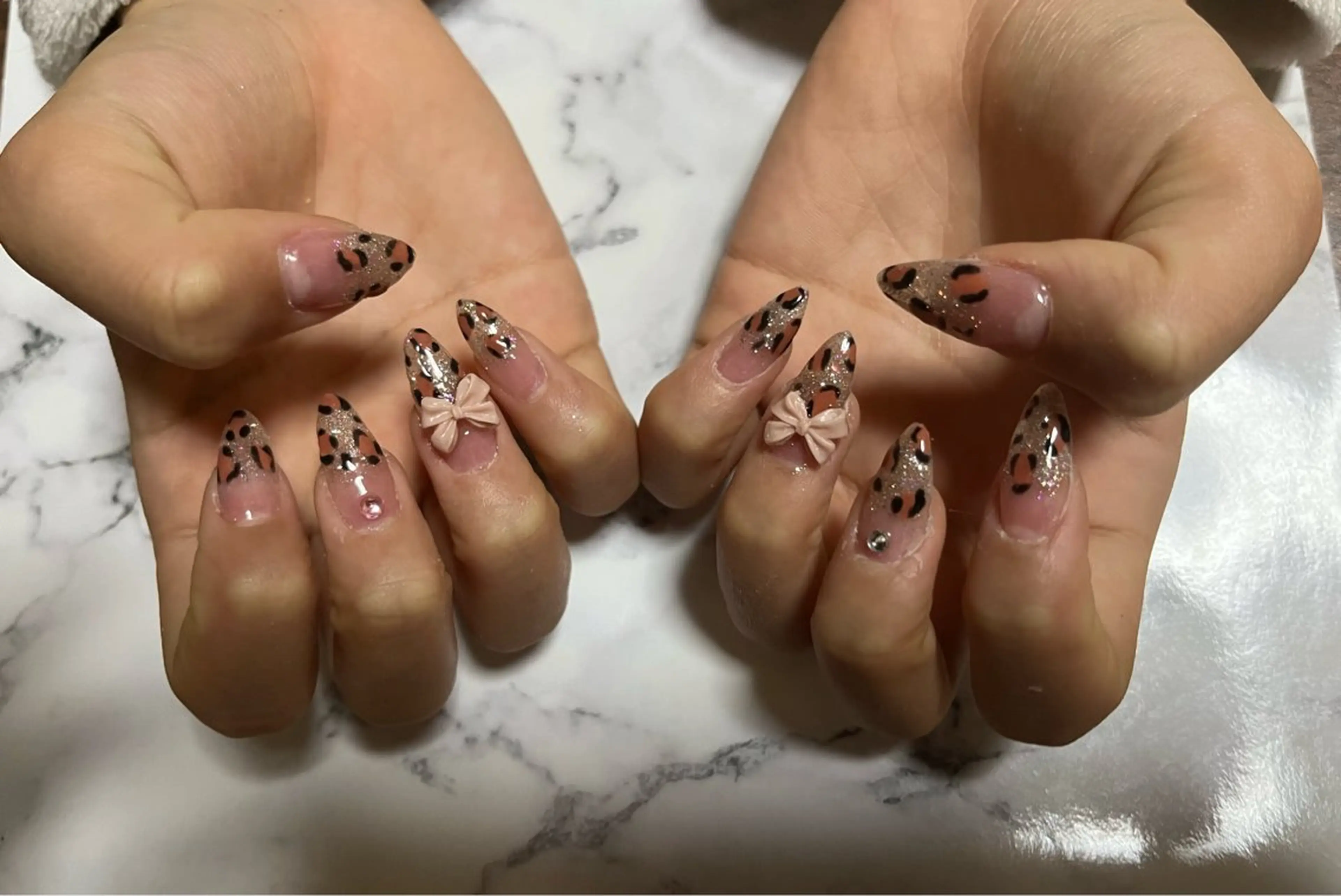 ネイル アニマル柄 長さ出し グラデーション ラメ(グリッター) ラメグラデーション ハンドネイル Nail ecxia ／Reikaのネイルデザイン