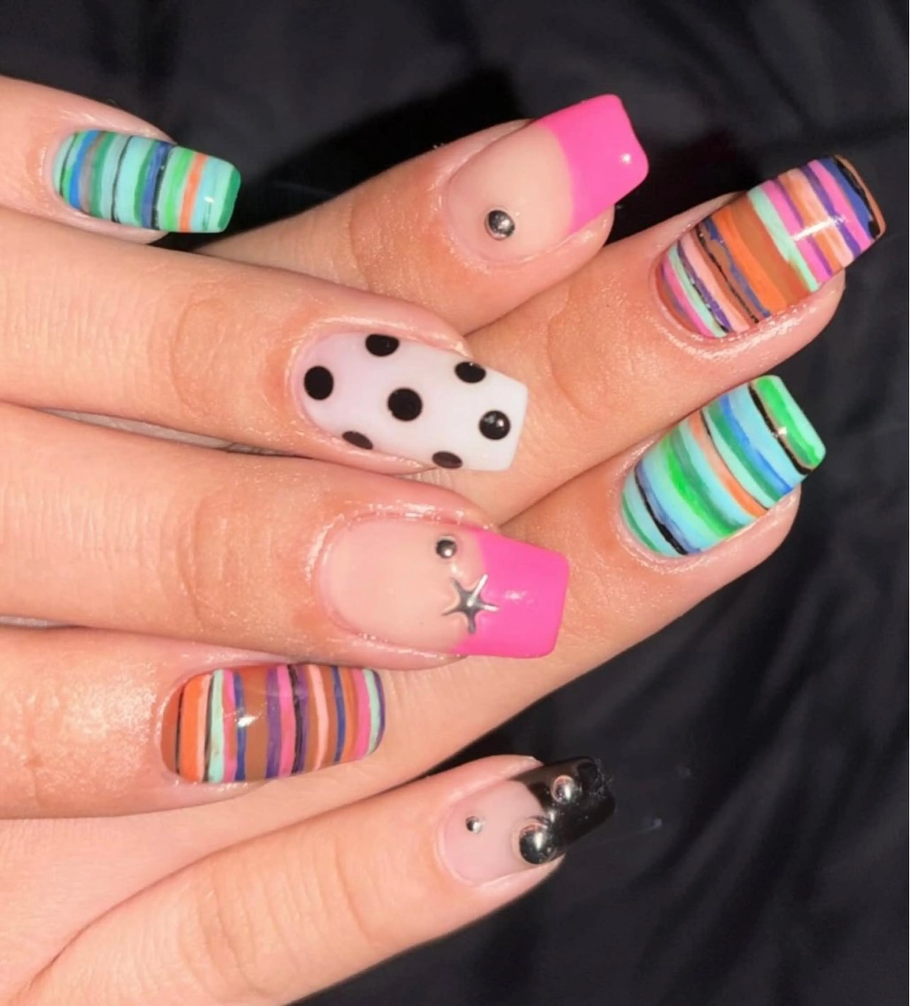 ネイル アートネイル ストーンネイル ネイルチップ ハンドネイル NiJi Nailsのネイルデザイン