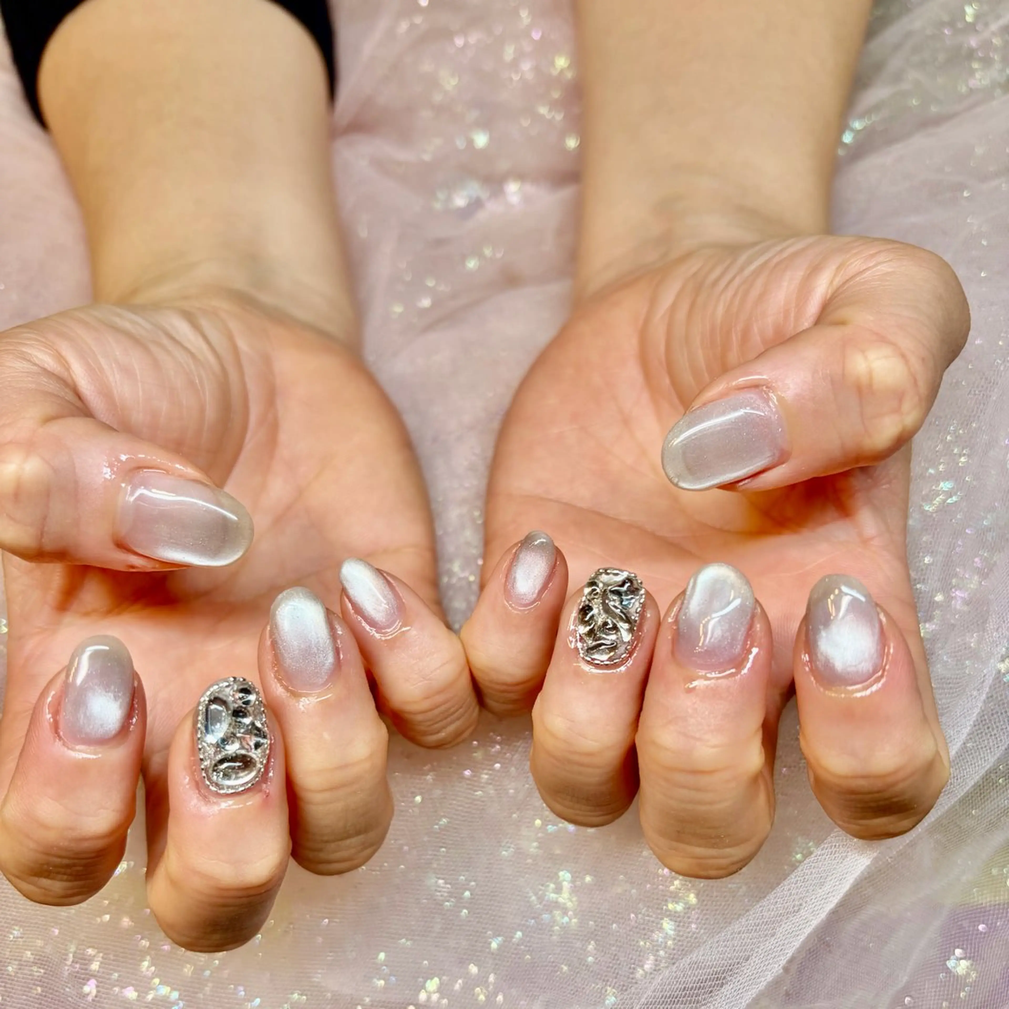 2本埋め込みネイル　オフありの写真