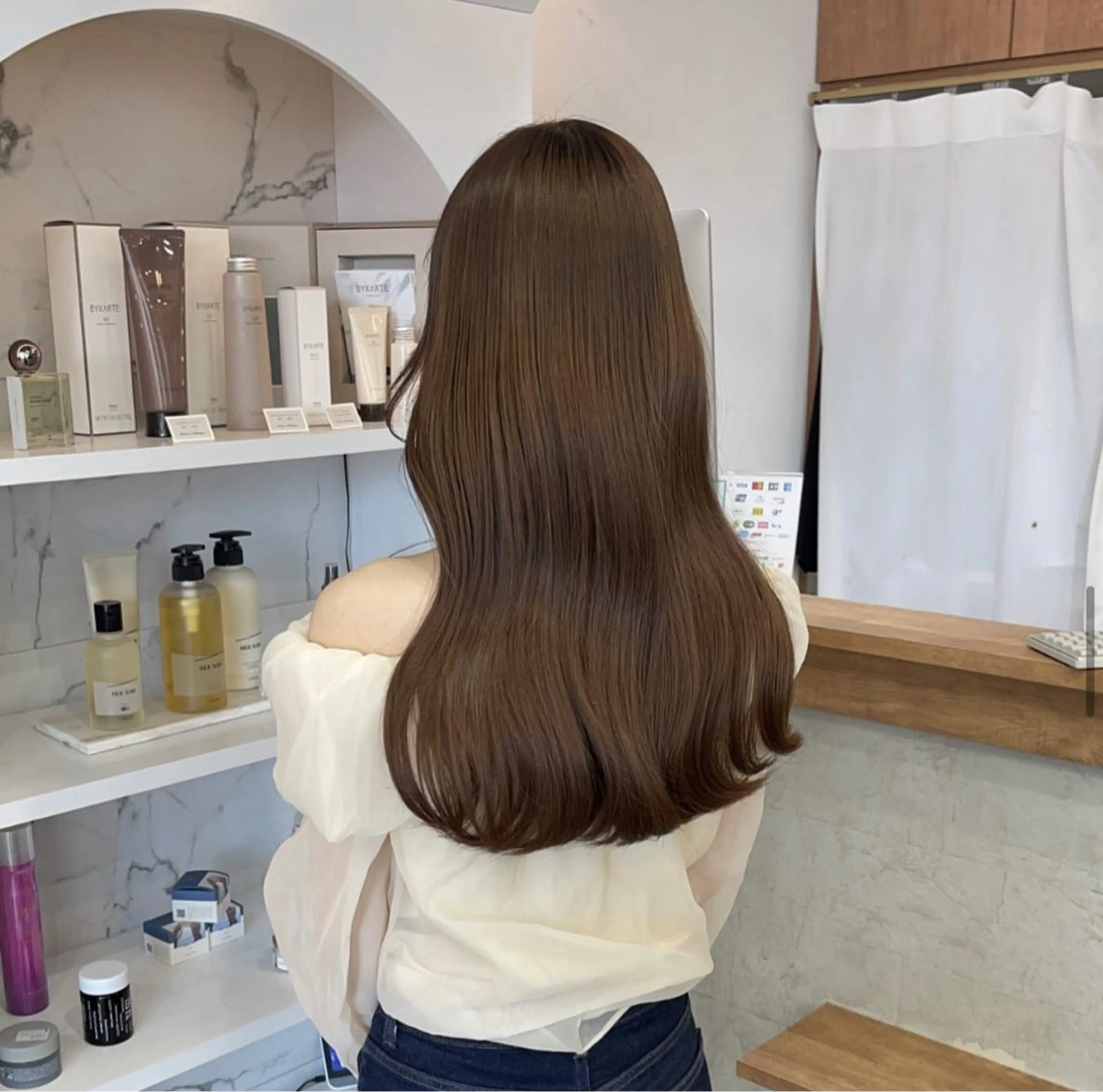 ロング タマシロカリン 艶カラー/レイヤーのヘアスタイル