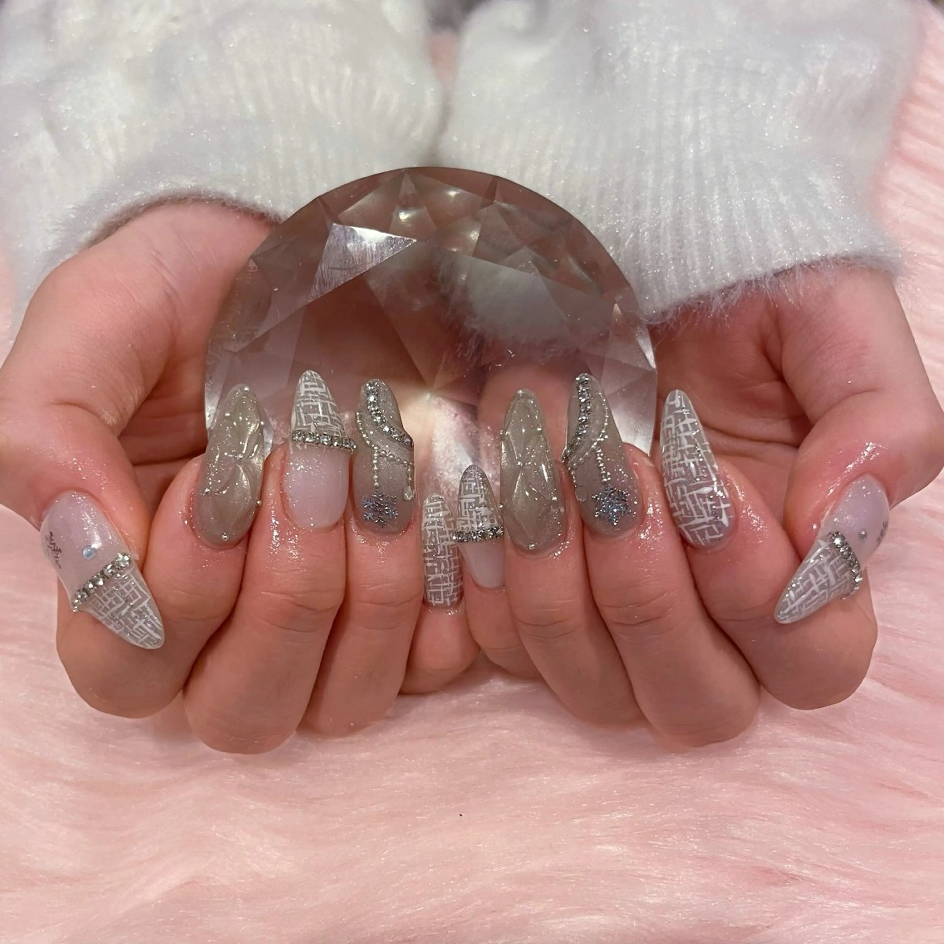 ネイル ツイードネイル 冬ネイル リスブラン 🎀Mika🎀のネイルデザイン