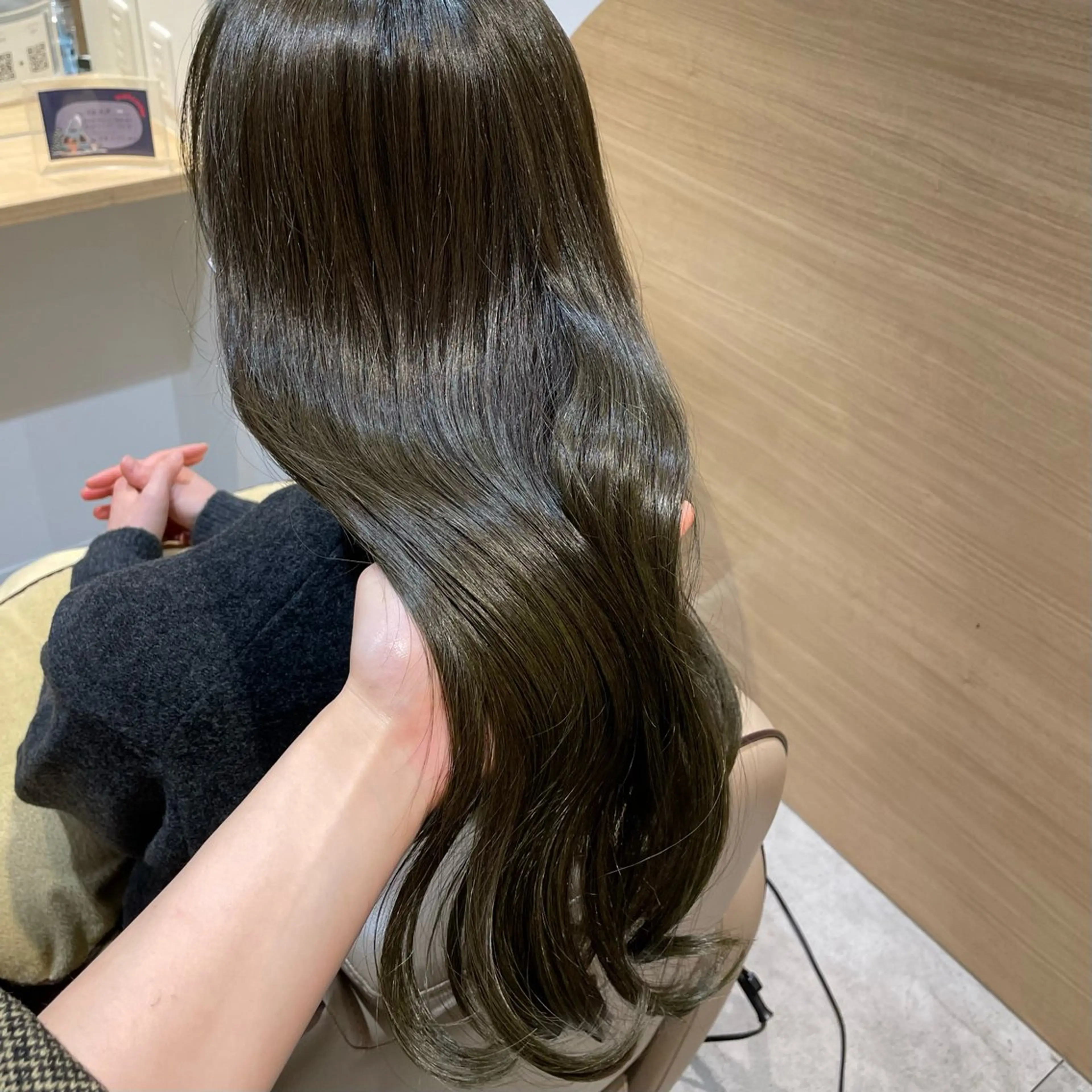 ロング カラー オリーブカラー MIKU .のヘアスタイル
