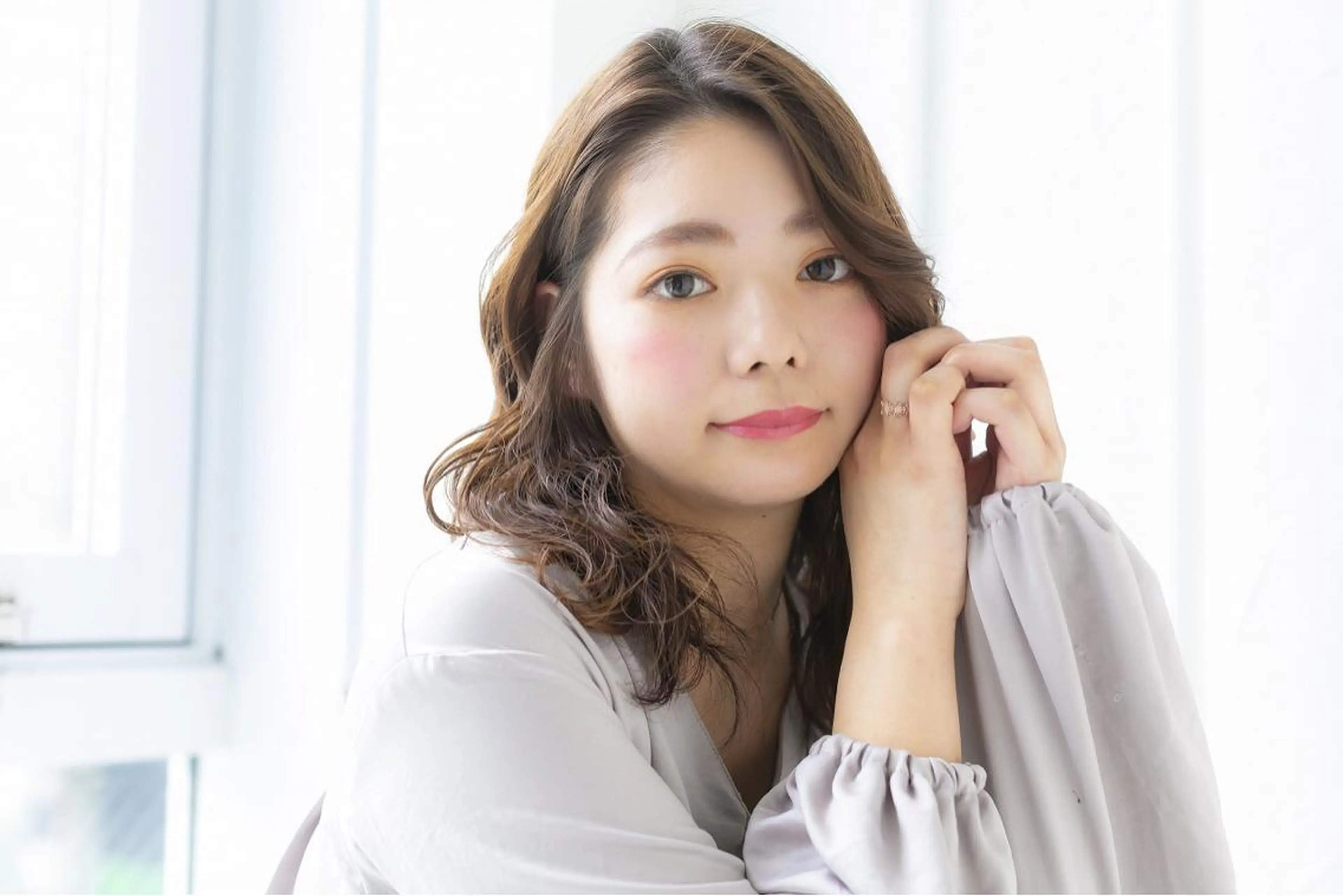 ロング カラー オリーブ/アッシュ やわらか透明感カラーのヘアスタイル