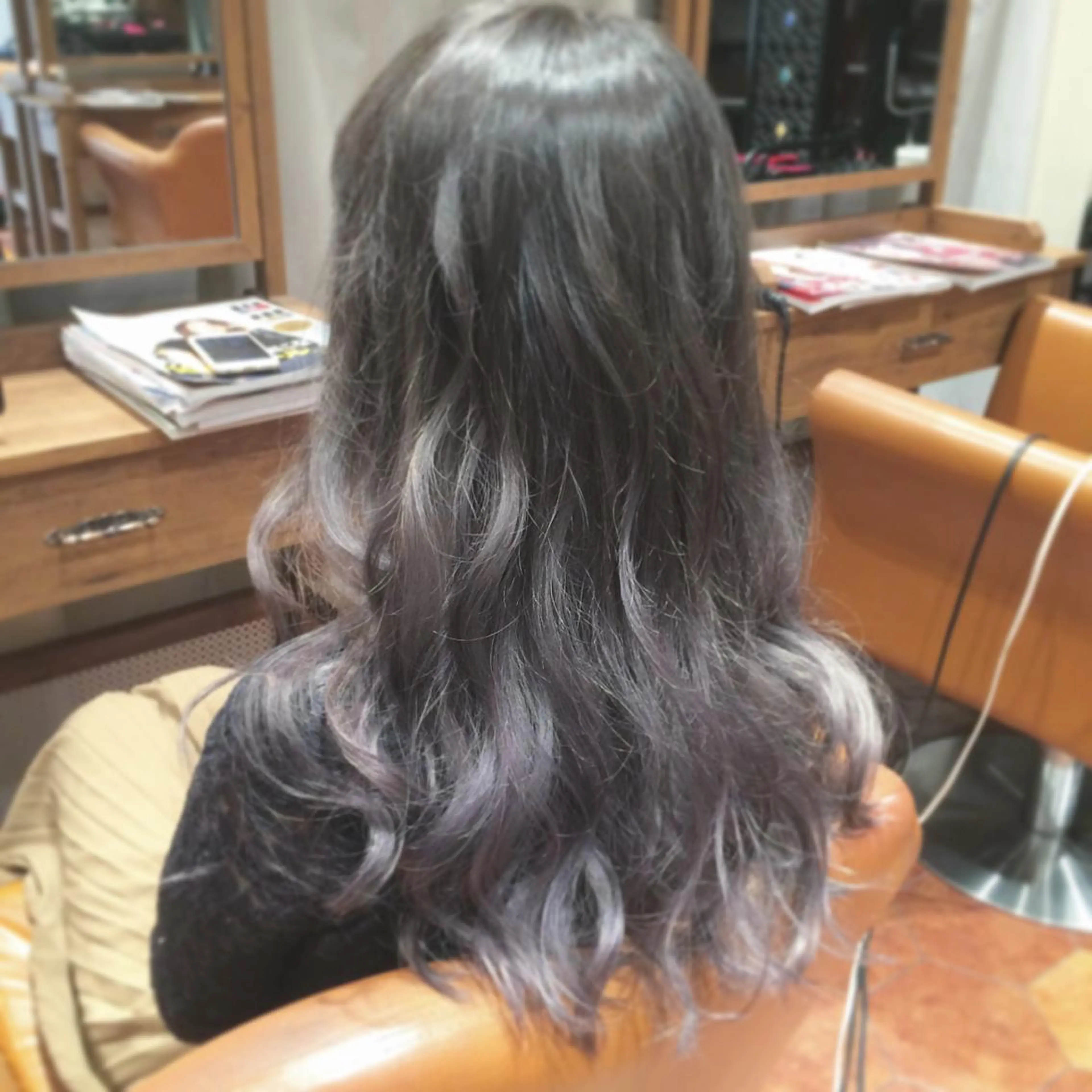 ロング カラー グラデーションカラー シルバー kazufumi ..のヘアスタイル