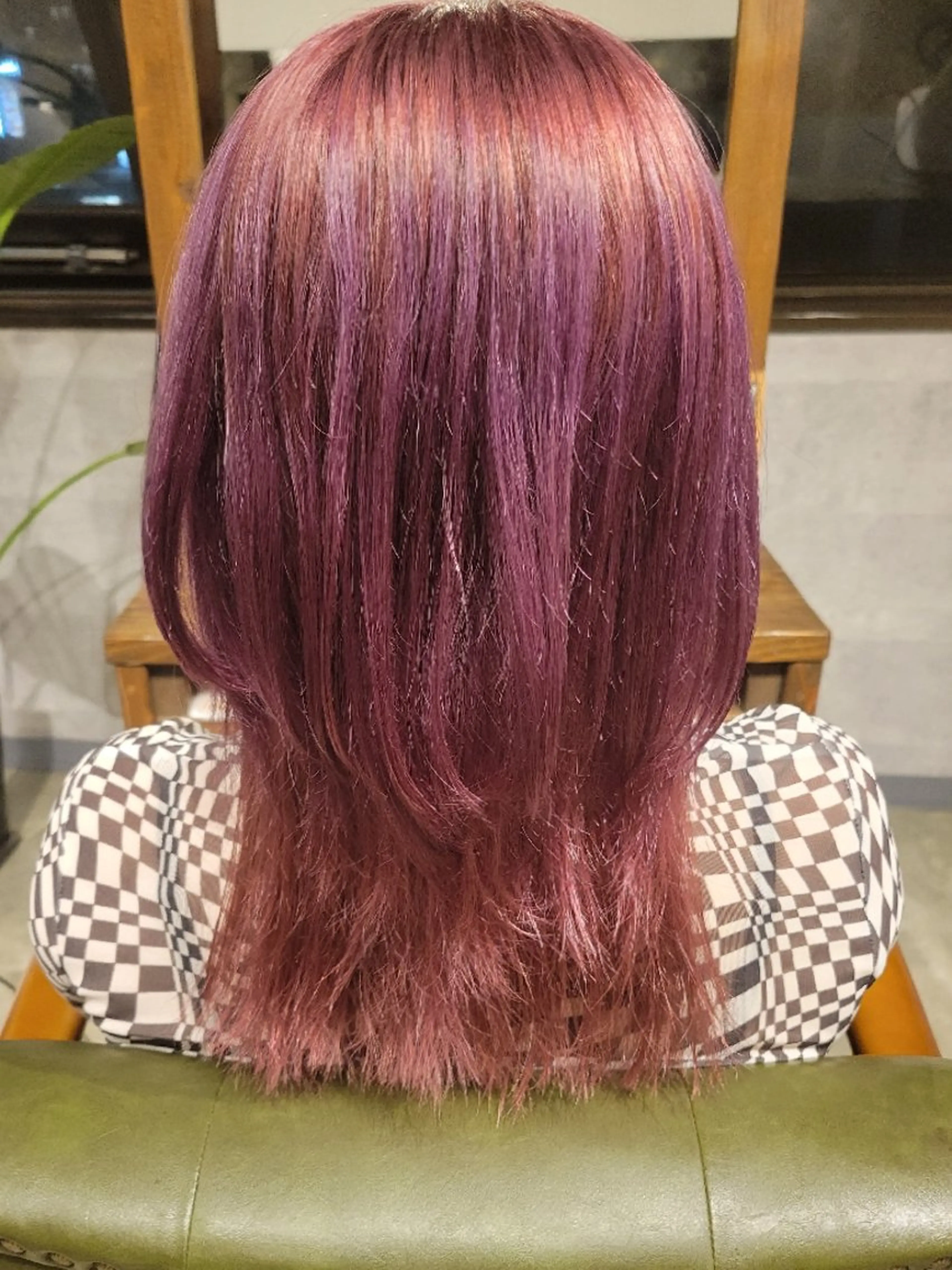 ロング カラー ブリーチ ピンクカラー パープルカラー 山口 そらのヘアスタイル