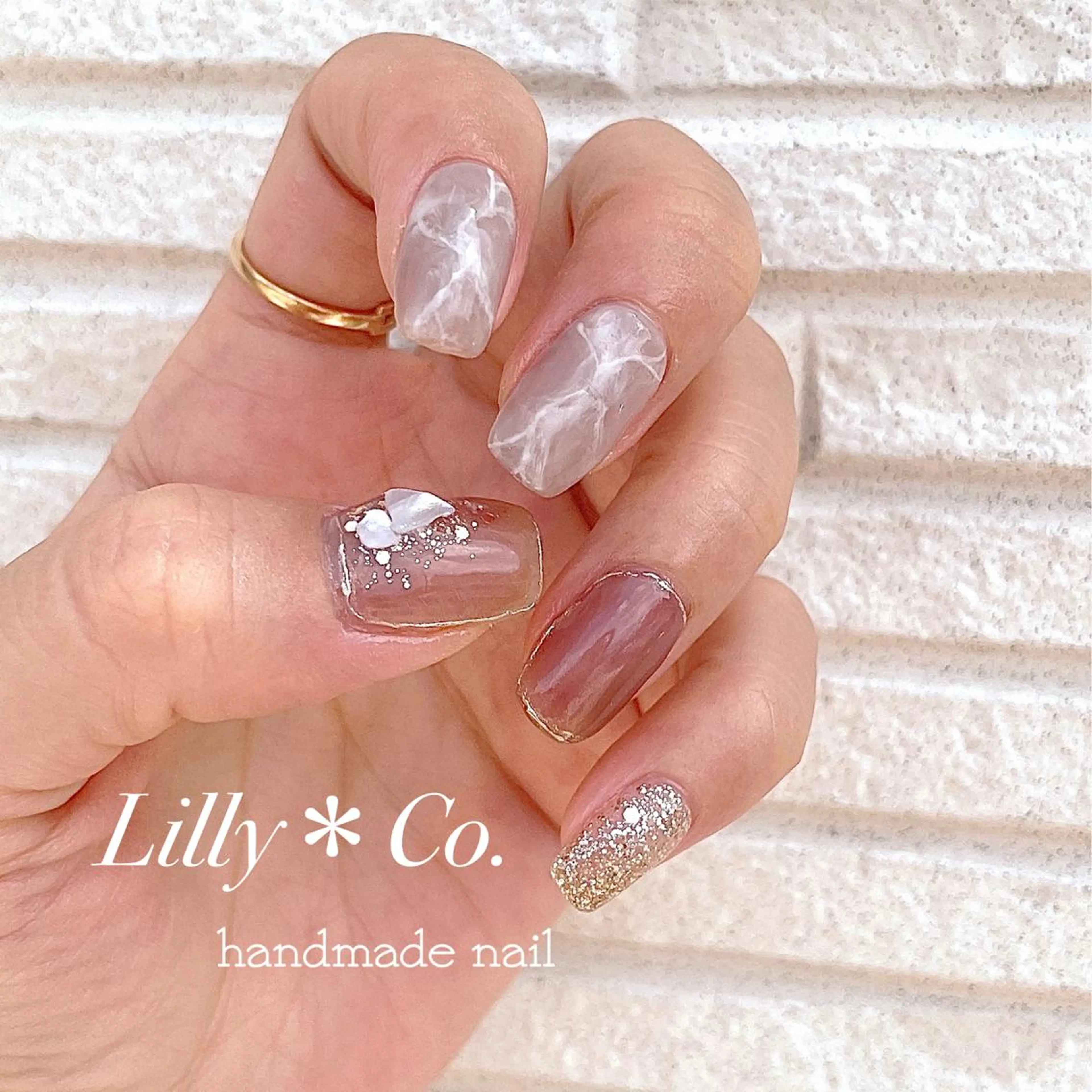 ネイル アートネイル ラメ(グリッター) 大理石ネイル(マーブル) ミラーネイル Lilly Co.のネイルデザイン