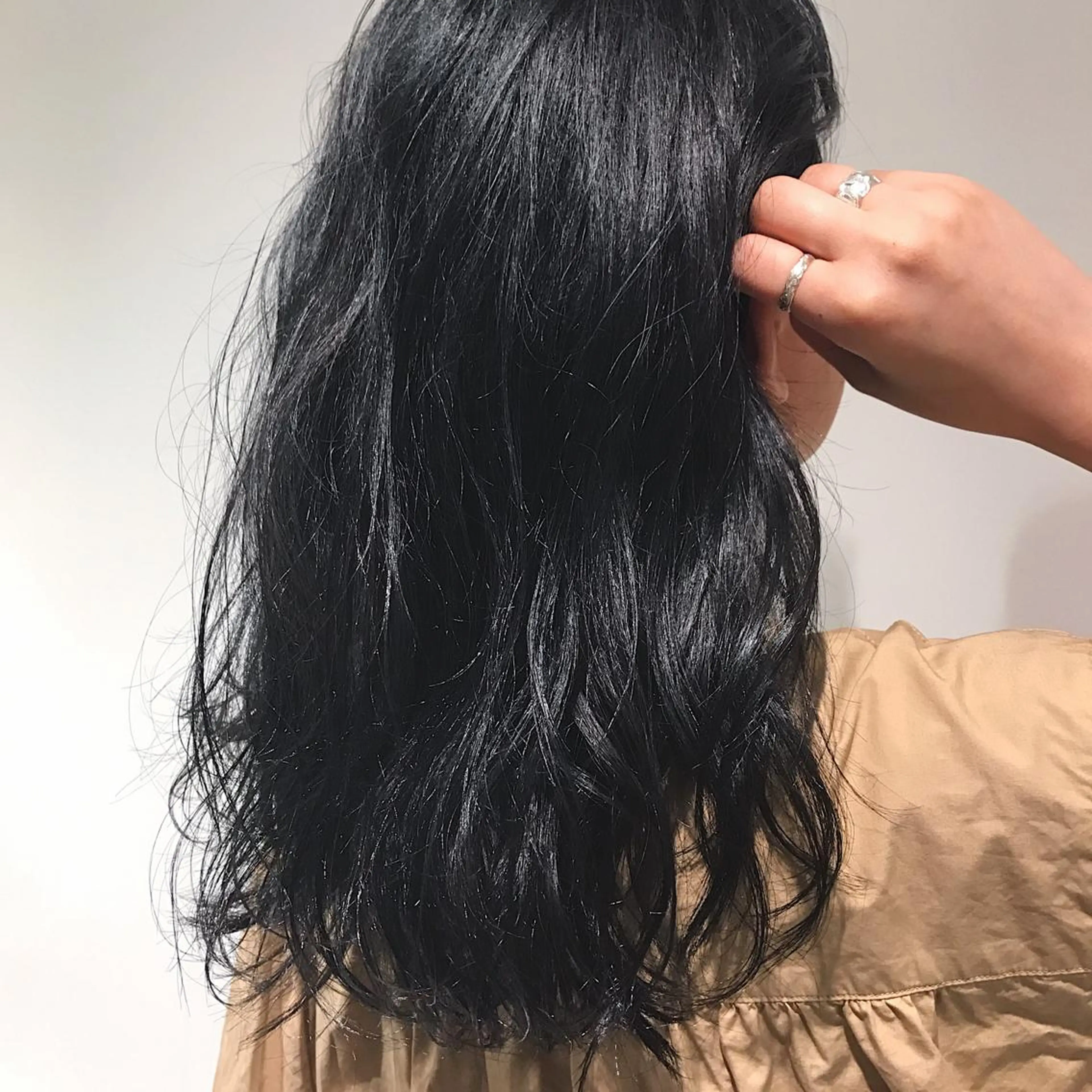 ミディアム カラー ヘアアレンジ ブルーカラー Zina渋谷エリア マネージャShionのヘアスタイル