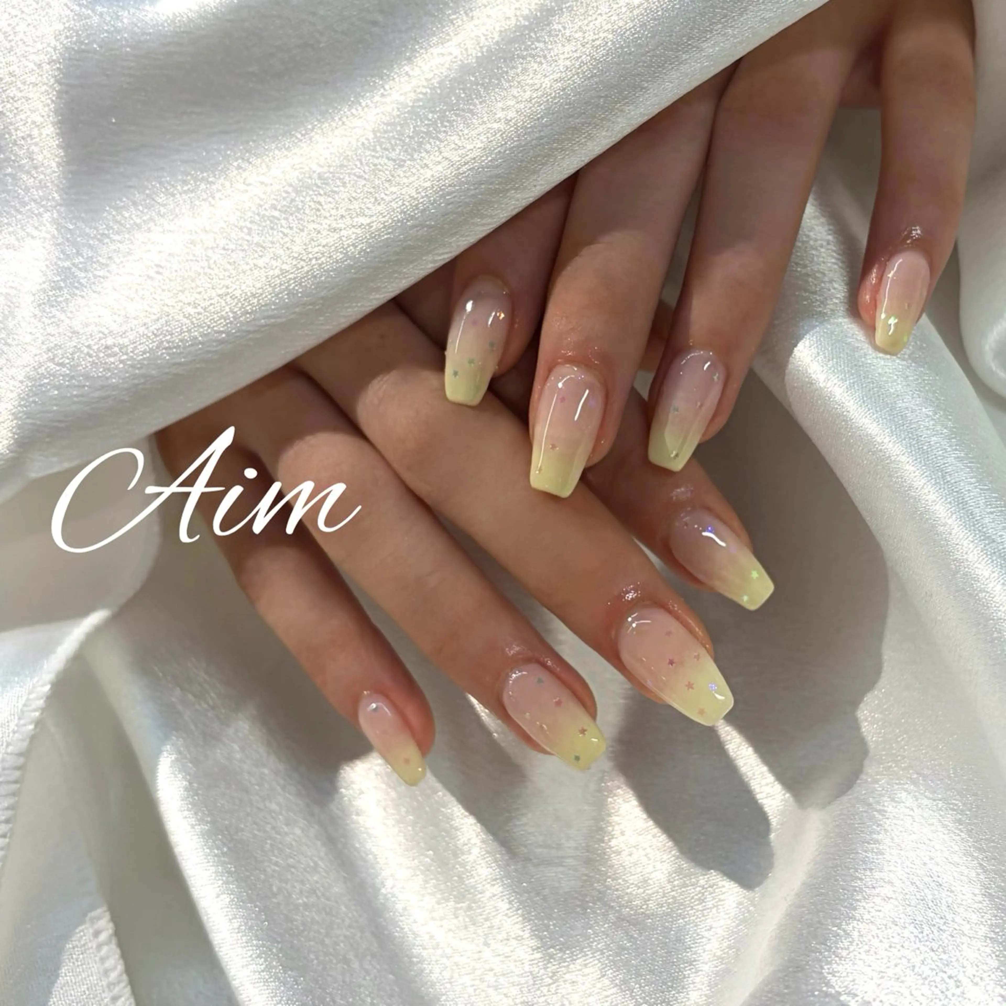 ネイル 黄色 ハンドネイル Aim🌿 kanaのネイルデザイン