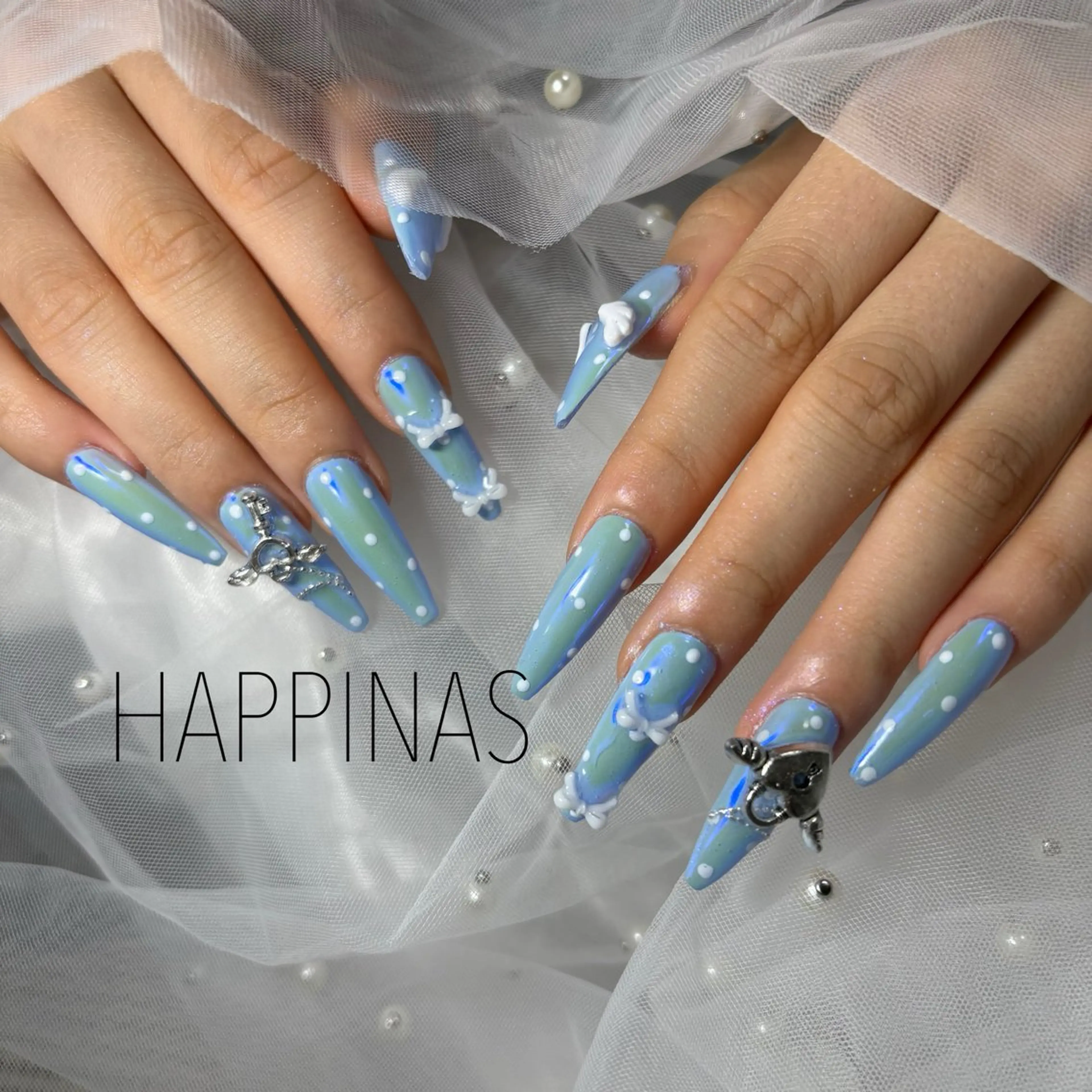 ネイル オーロラネイル ドット ハンドネイル HAPPINAS所属・HAPPINAS kotomiのネイルデザイン