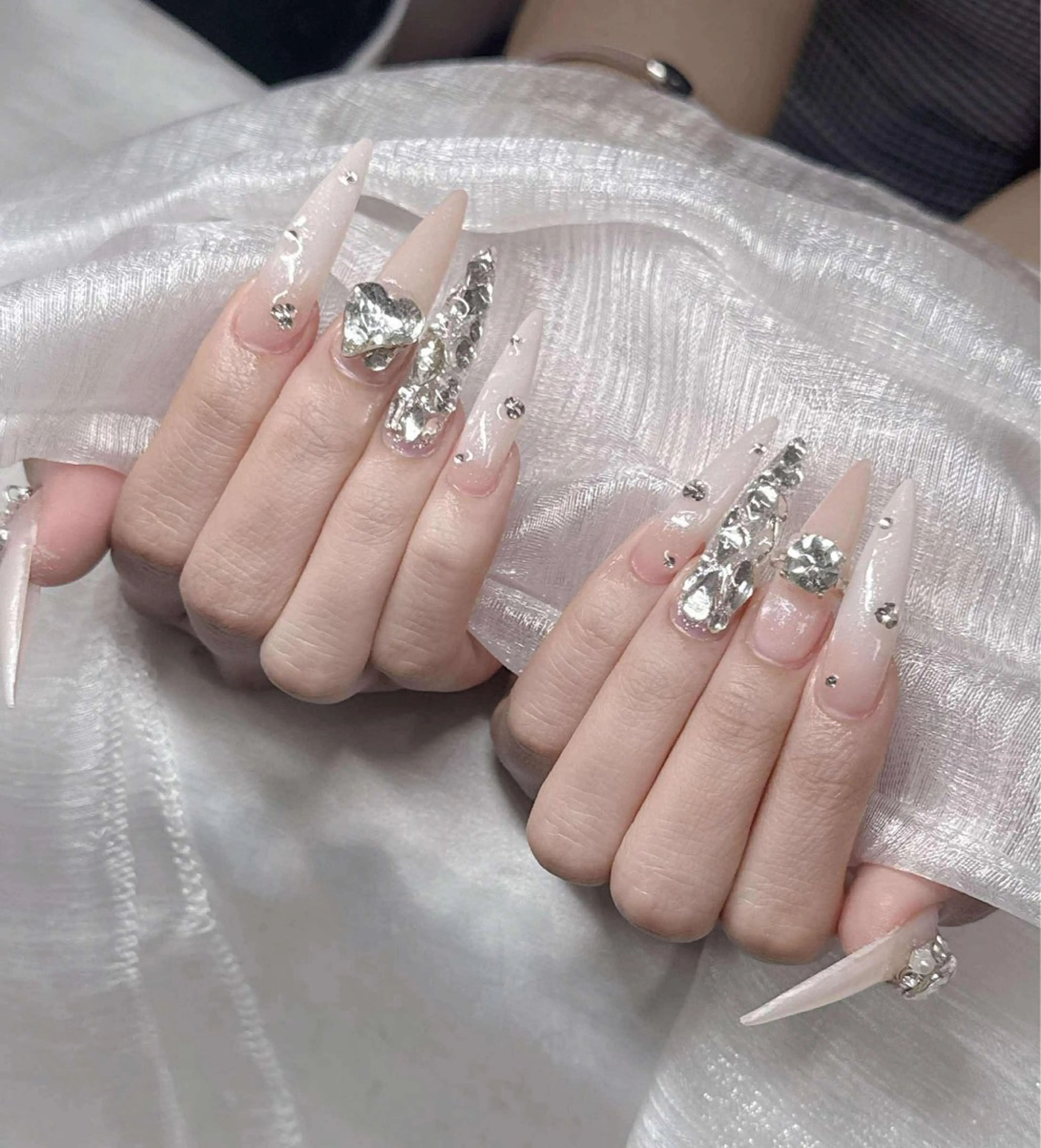ネイル 長さ出し グラデーション 卒業式 キラキラネイル マグネットネイル ハンドネイル Lee Nailsのネイルデザイン