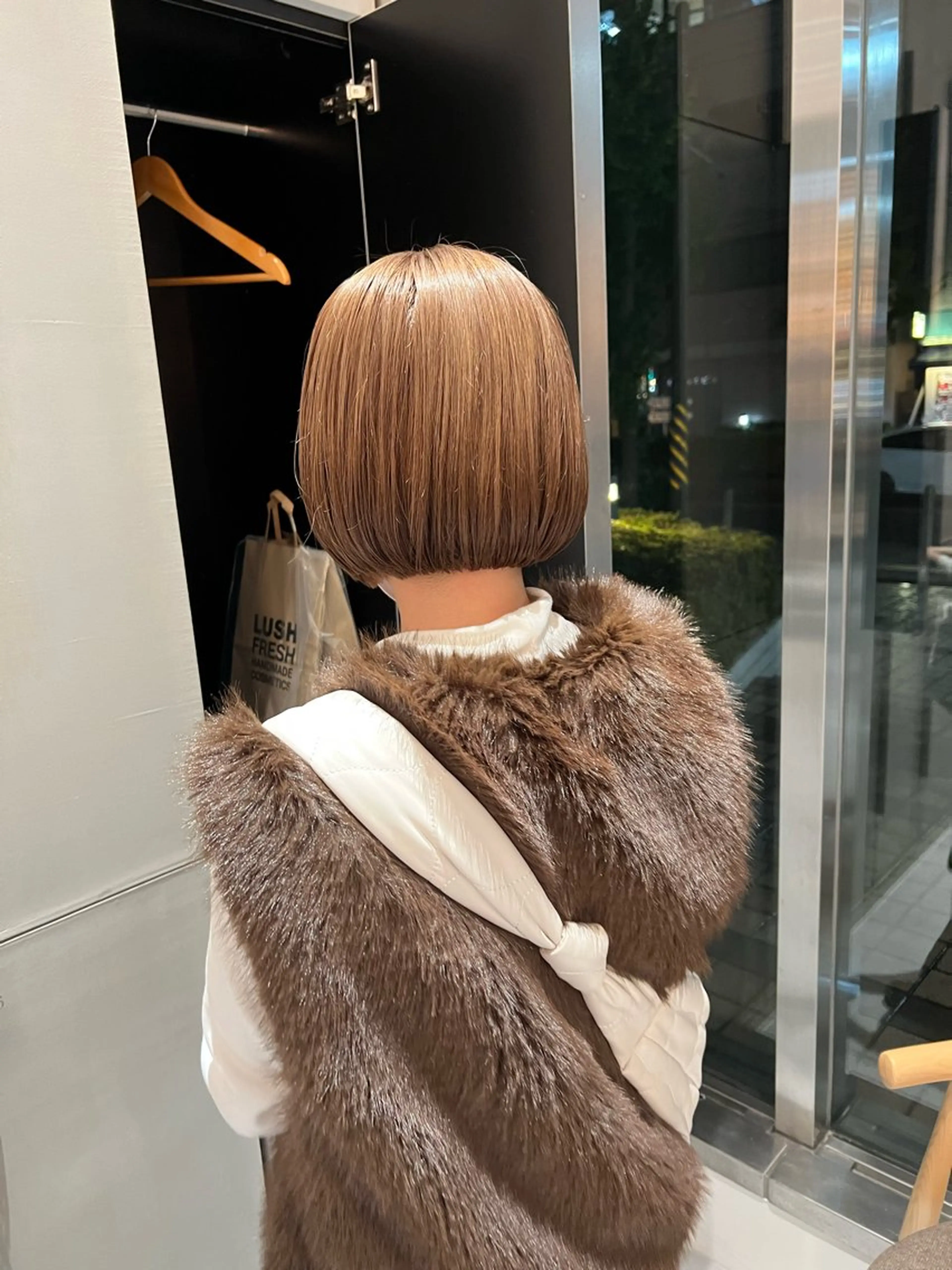 ショート カラー ミオ💎ショート 透ける暗髪のヘアスタイル
