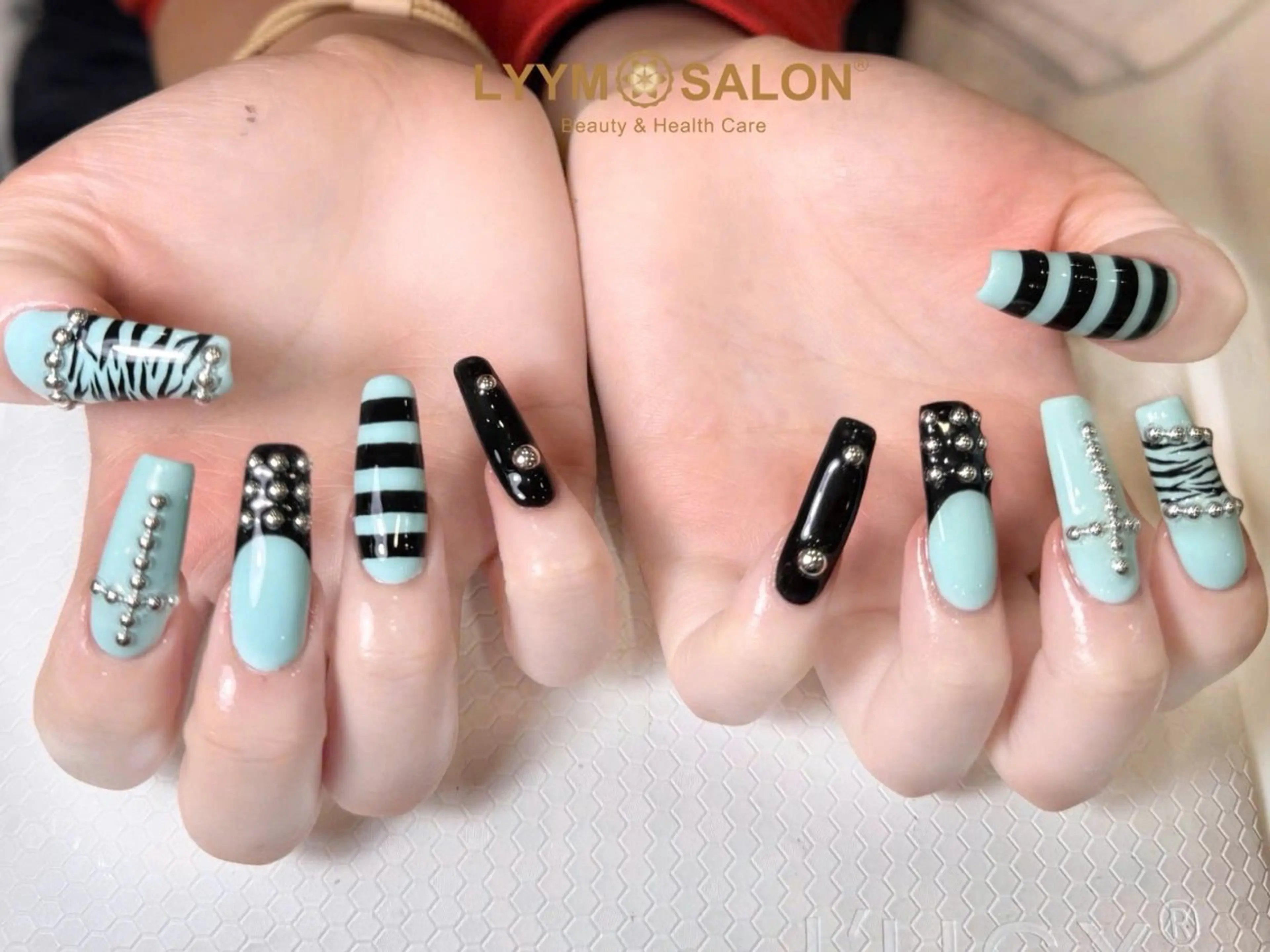 ネイル ブルー 韓国ネイル マグネットネイル ストーンネイル ハンドネイル LYYM Salonのネイルデザイン