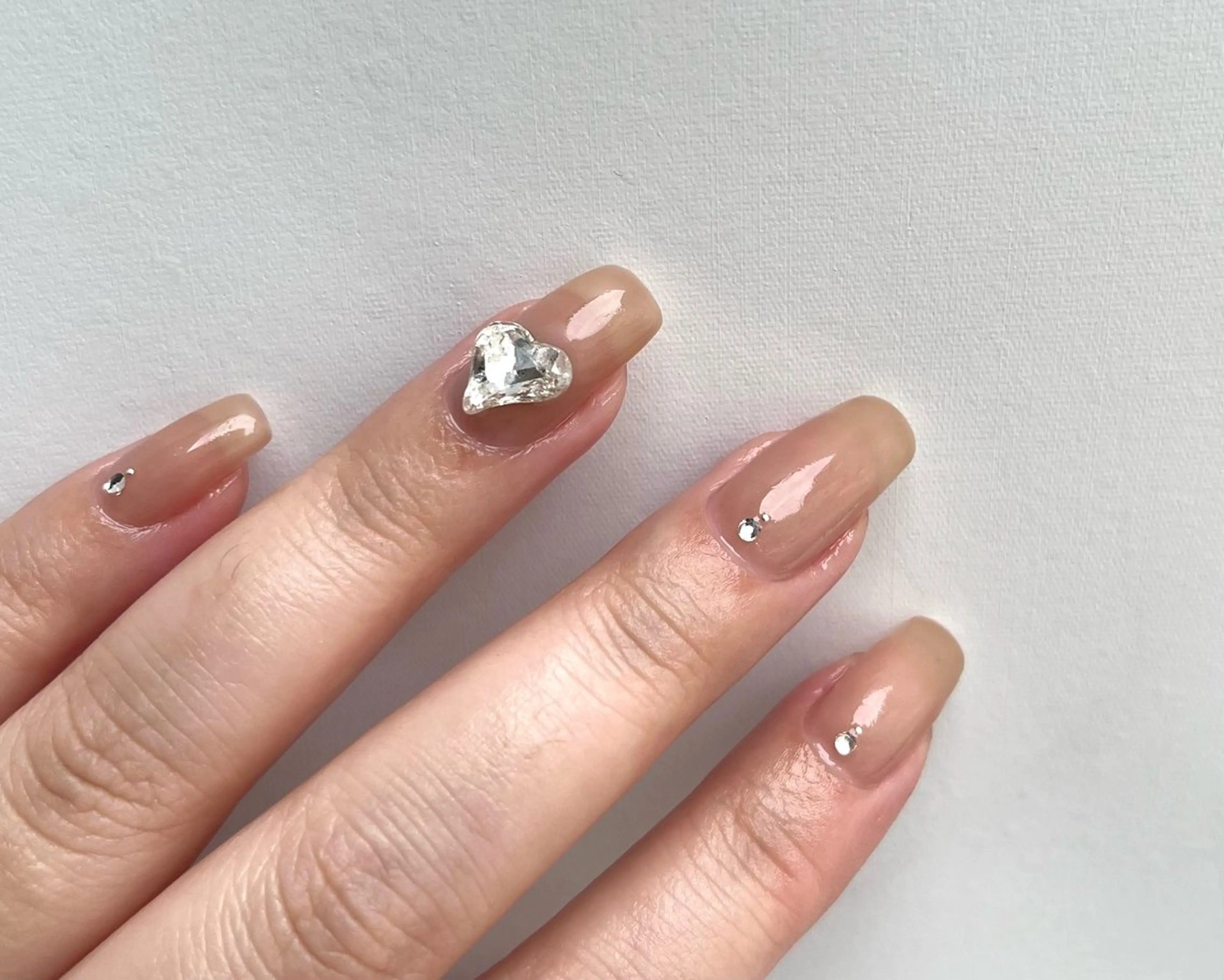 ネイル ストーンネイル ハンドネイル 友田 晴香のネイルデザイン