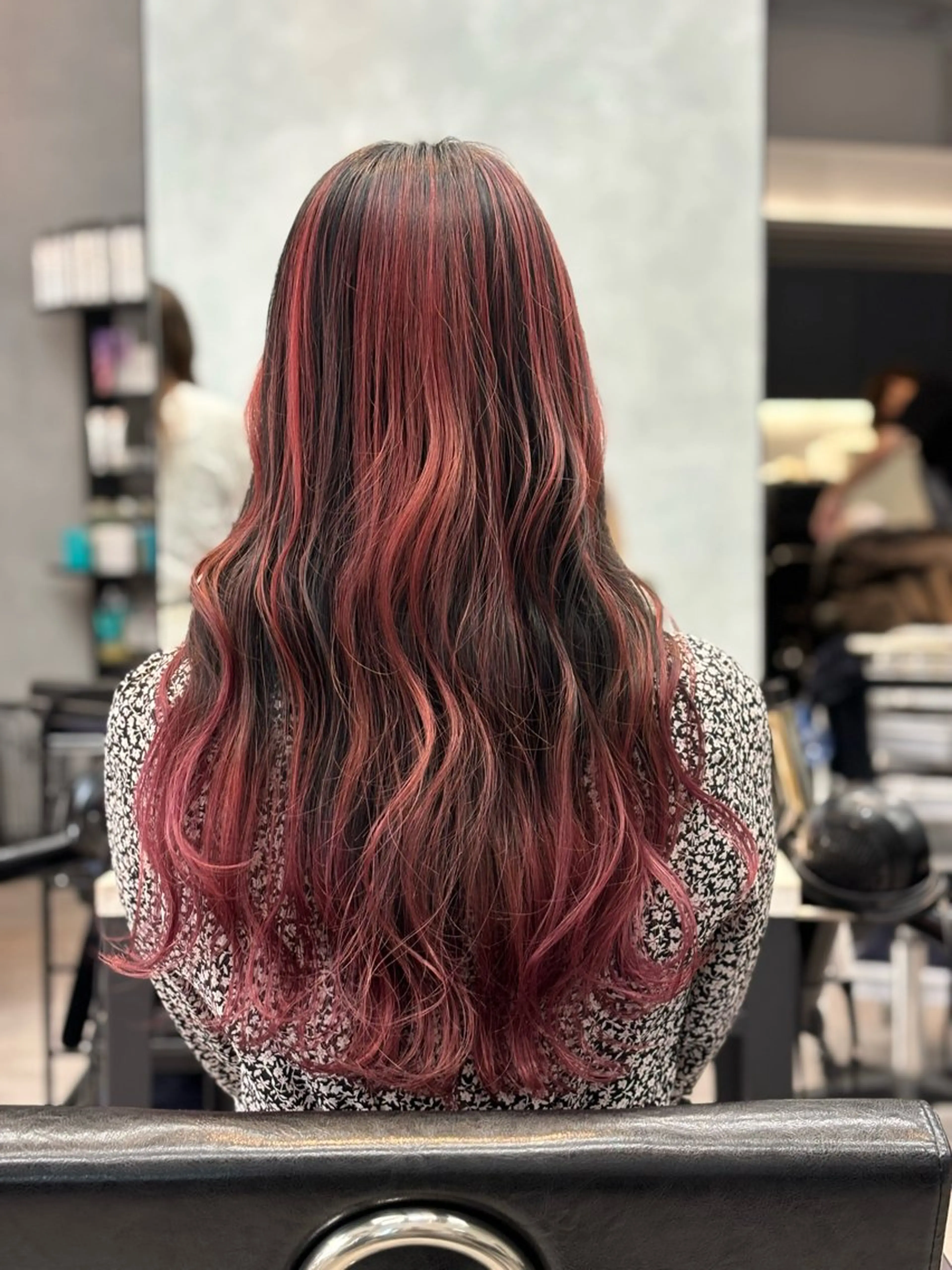 ロング カラー バレイヤージュ 黒髪 レイヤーカット カット ヘアカラー 🎀♥️推しカラー tomoka💜🍭のヘアスタイル