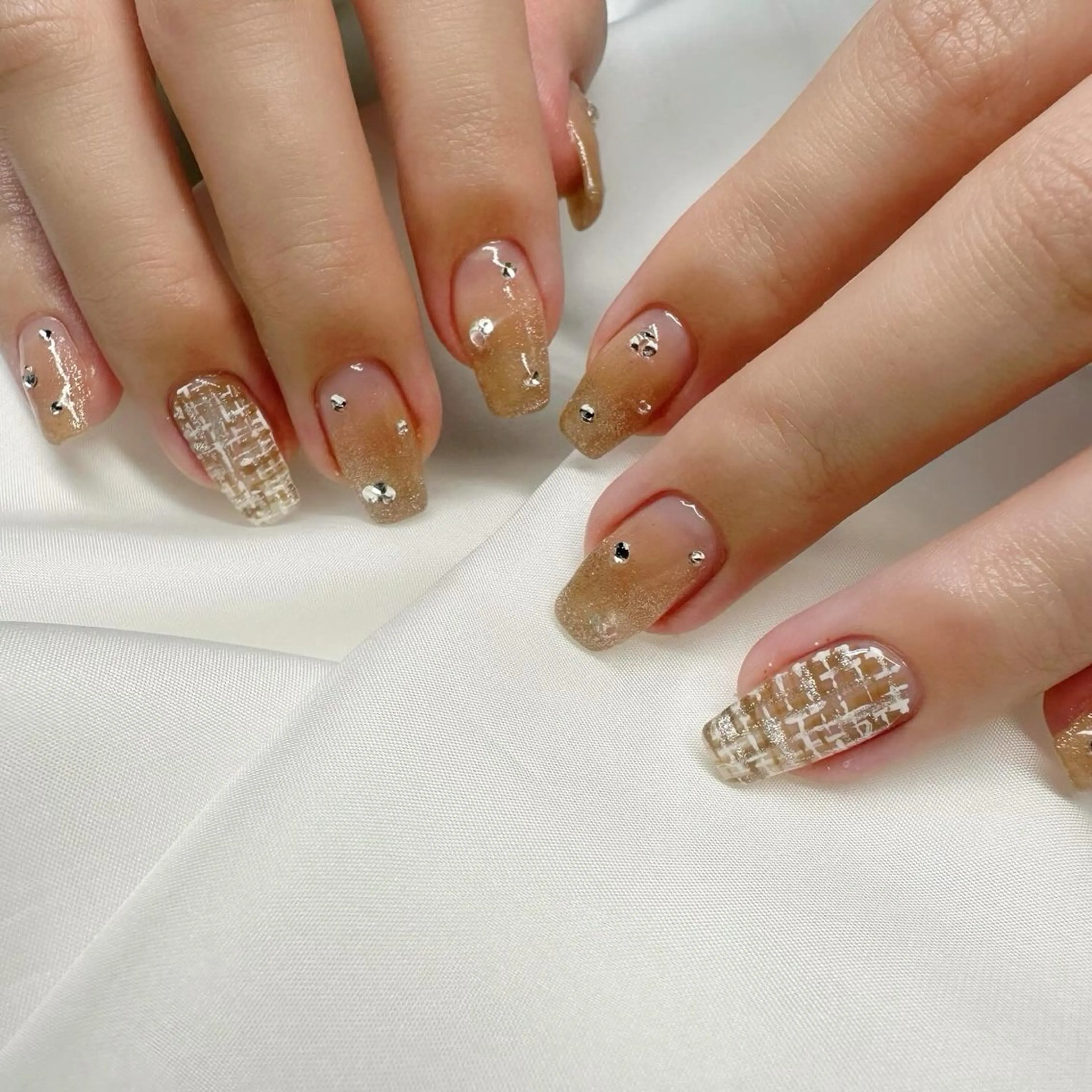ネイル アートネイル 氷ネイル・うるうるネイル 韓国ネイル マグネットネイル ニュアンスネイル 🪞KAPE NAIL 🪞のネイルデザイン