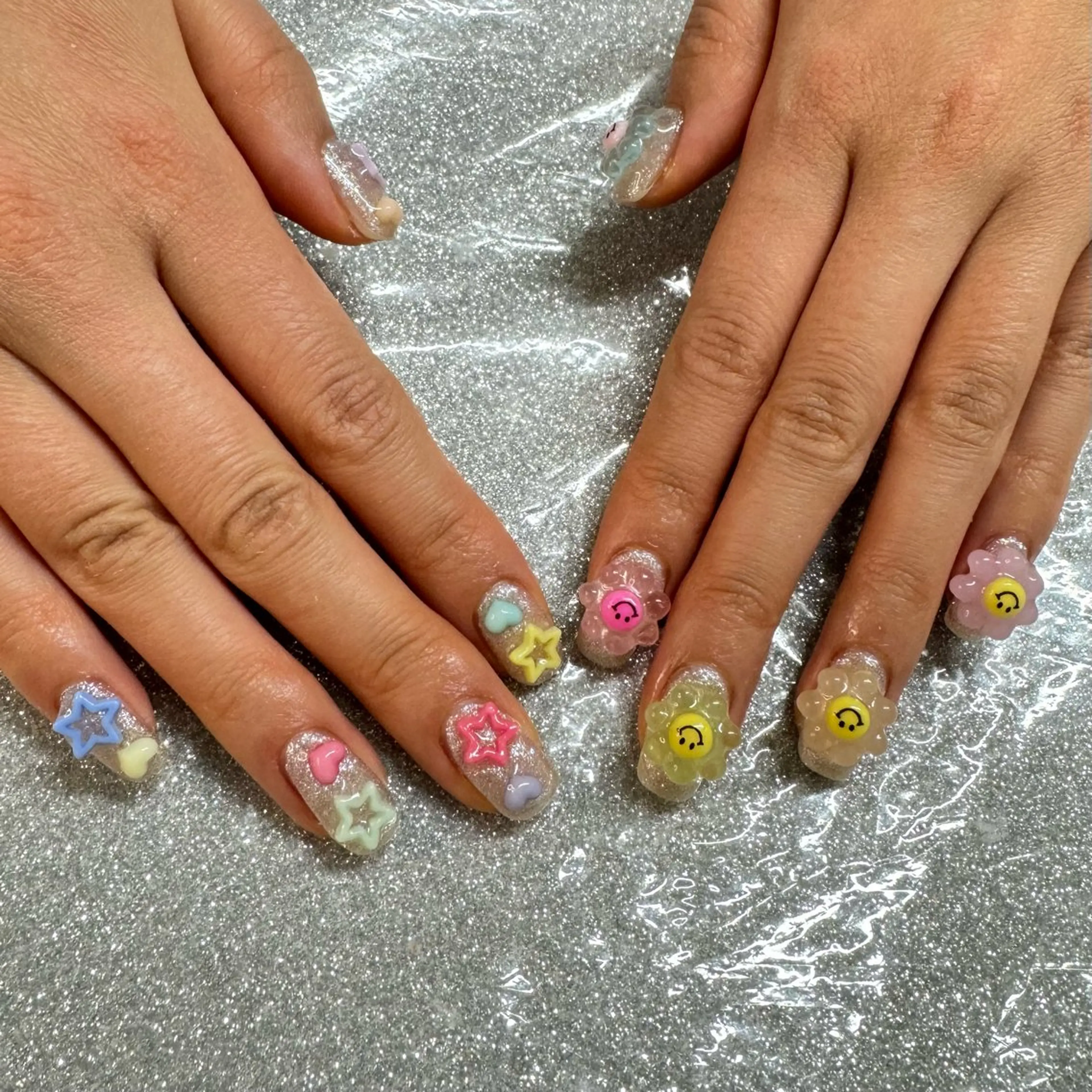 ネイル VIERU 🌈🎀💖のネイルデザイン