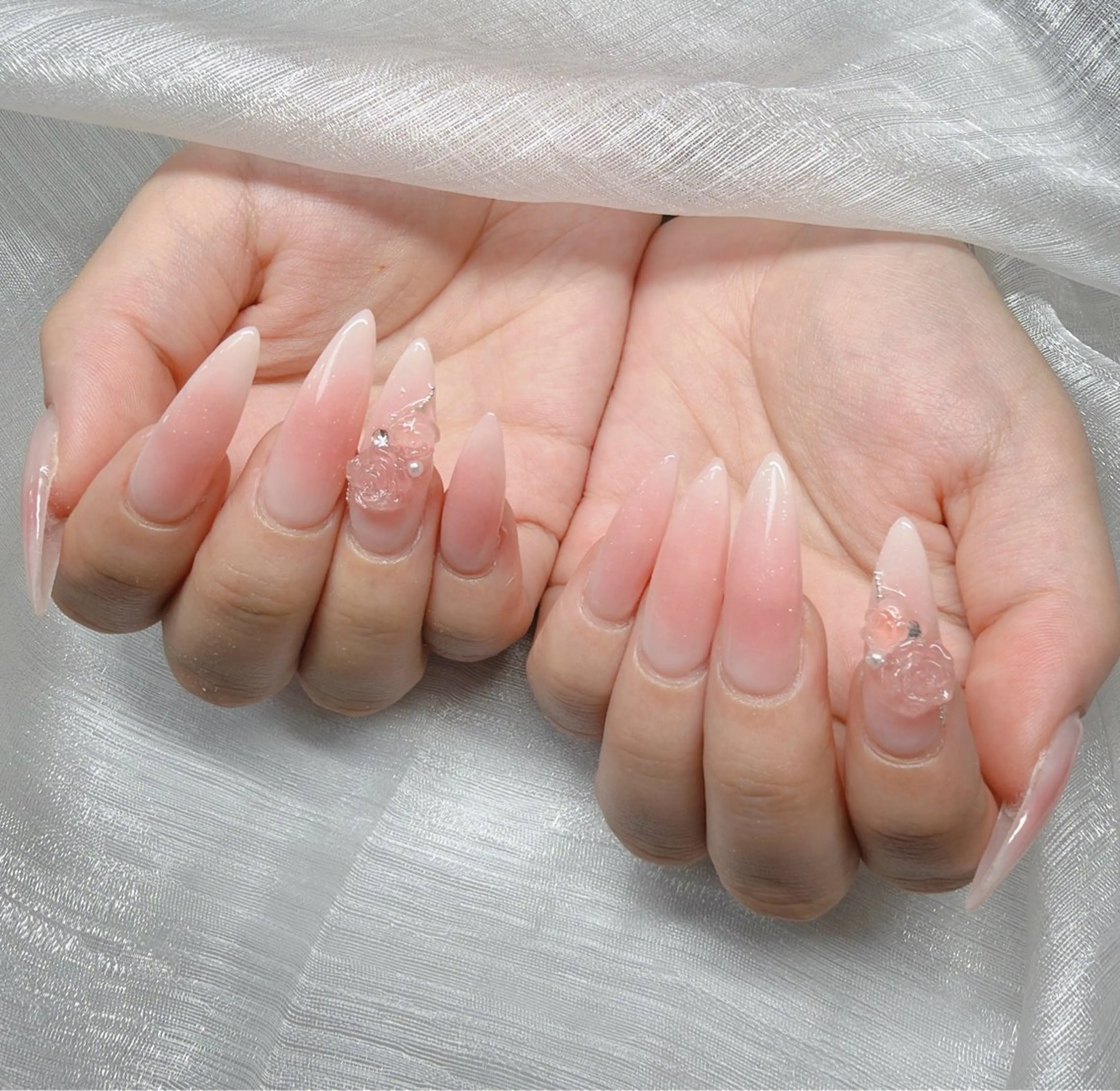 ネイル 長さ出し グラデーション 卒業式 キラキラネイル マグネットネイル ハンドネイル Lee Nailsのネイルデザイン