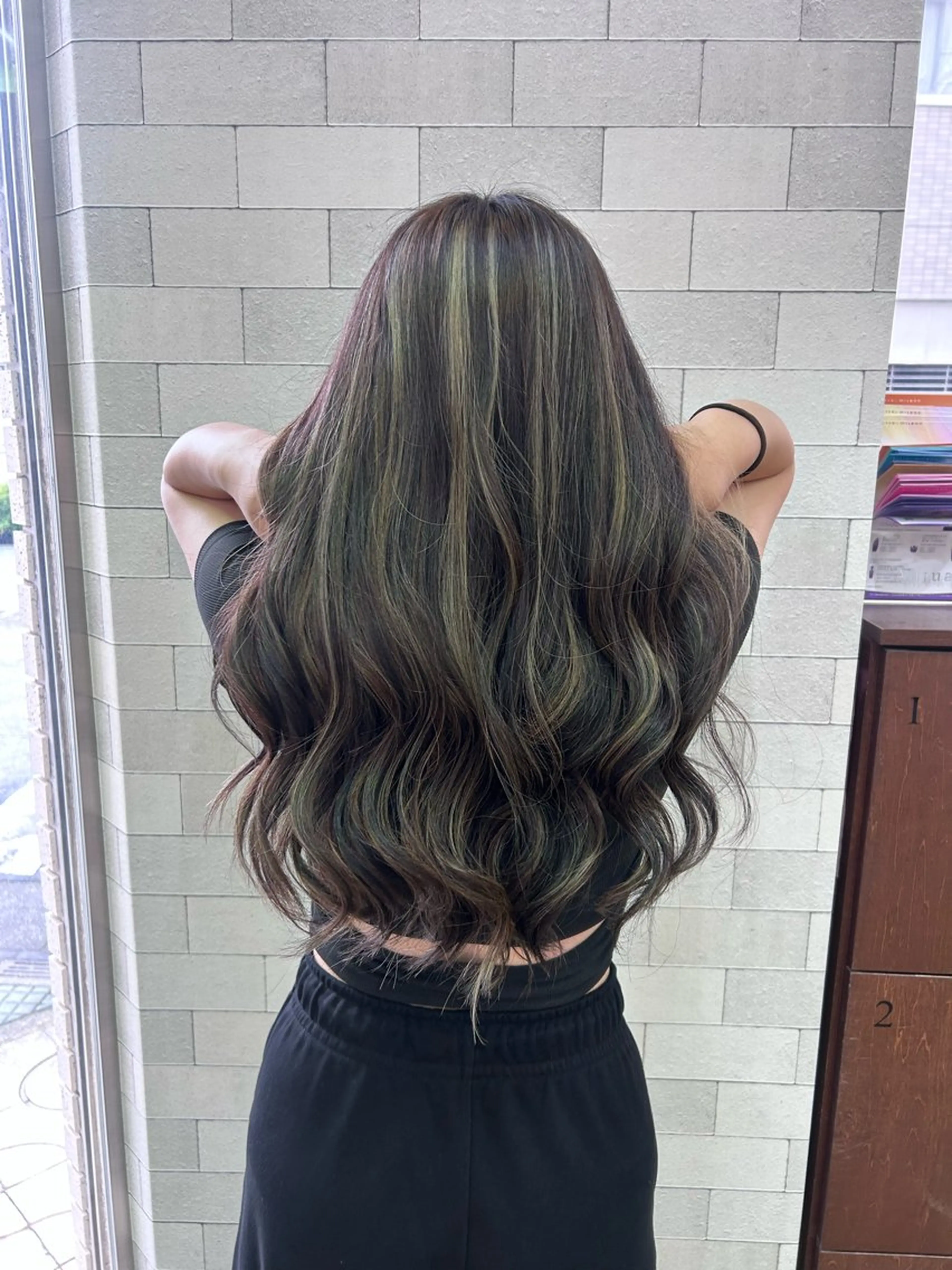 ロング ヘアカラー ハイトーン×艶カラー 🤍MIZUKIのヘアスタイル