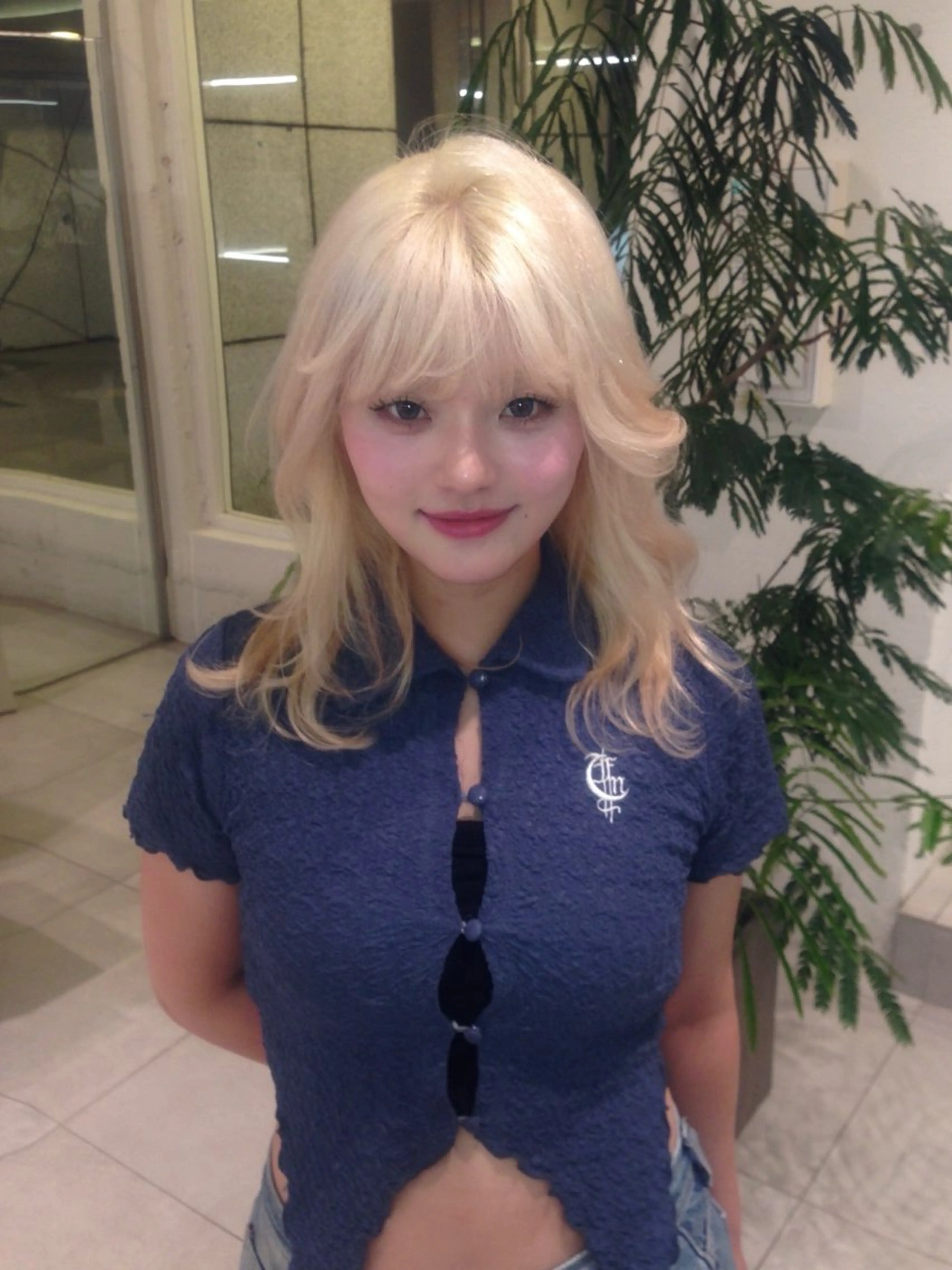 セミロング カラー ブリーチ 抜きっぱなしブロンド ヘアカラー RiSA ★のヘアスタイル