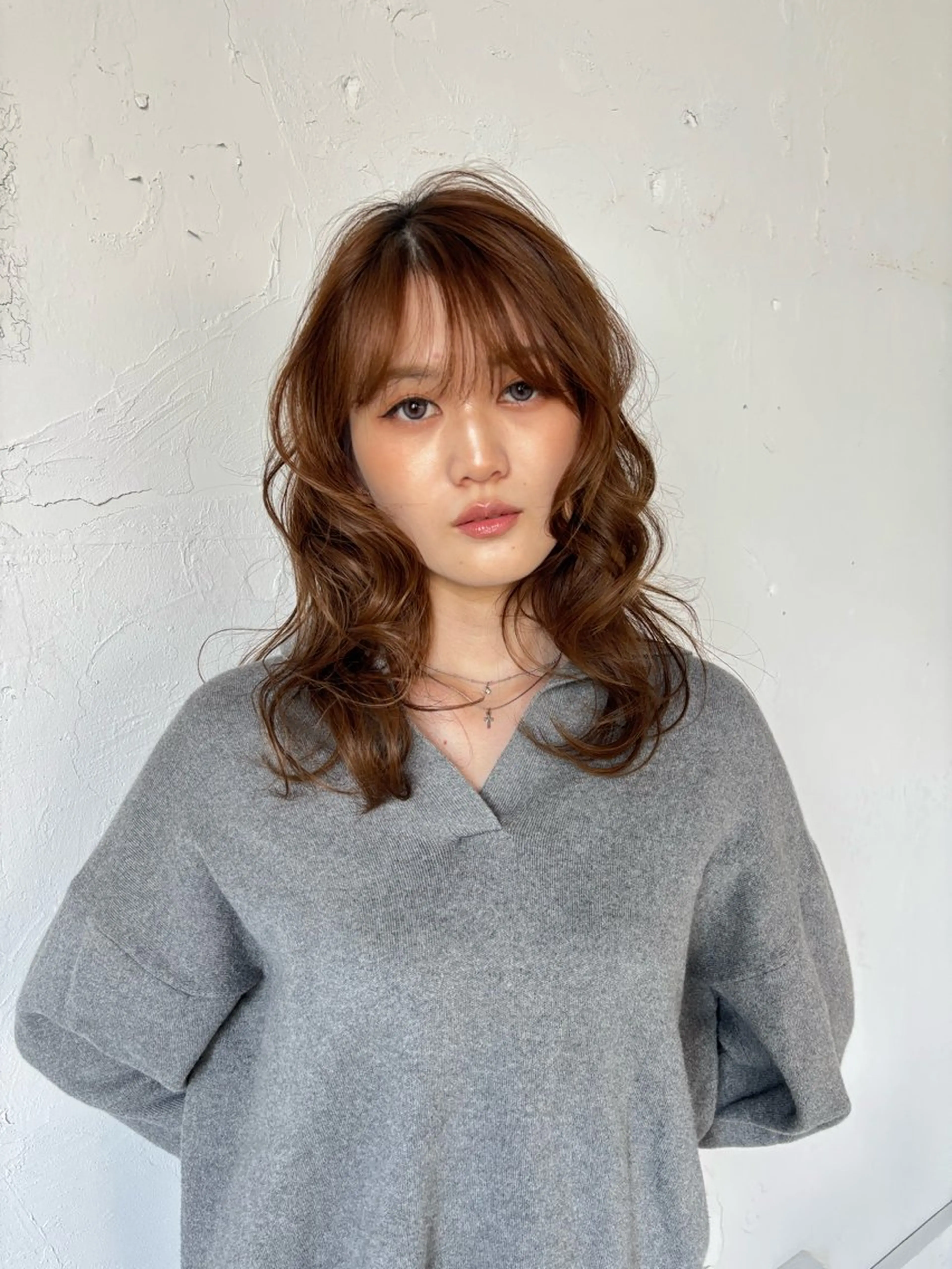 ミディアム ヘアカラー 垢抜け小顔レイヤー オリーブ/スミレのヘアスタイル