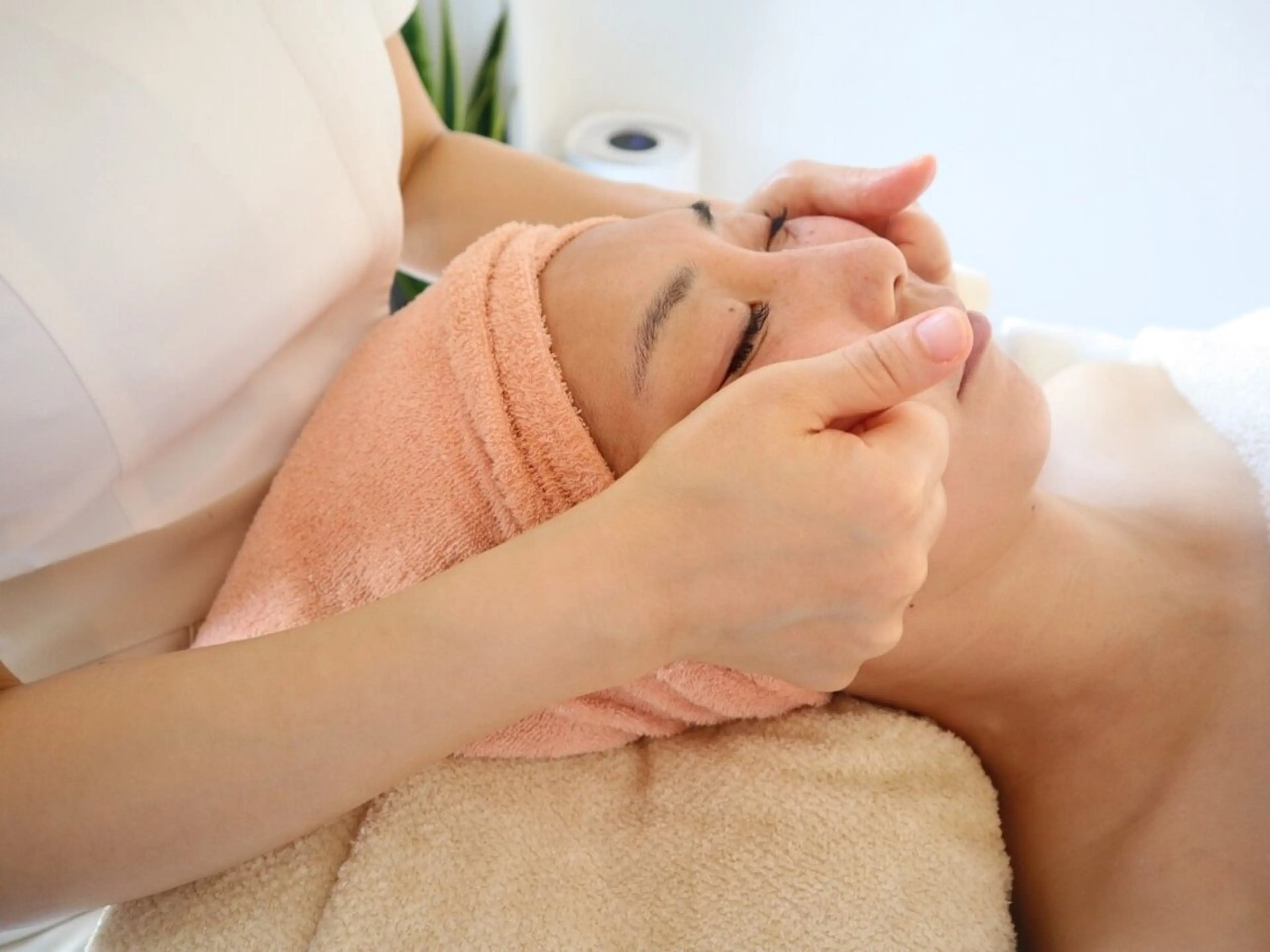 【No.3人気】全解決！医療級ヒト幹細胞+銅ペプチド導入フェイシャル80分★EMS頭首肩デコルテ17600→15900の写真