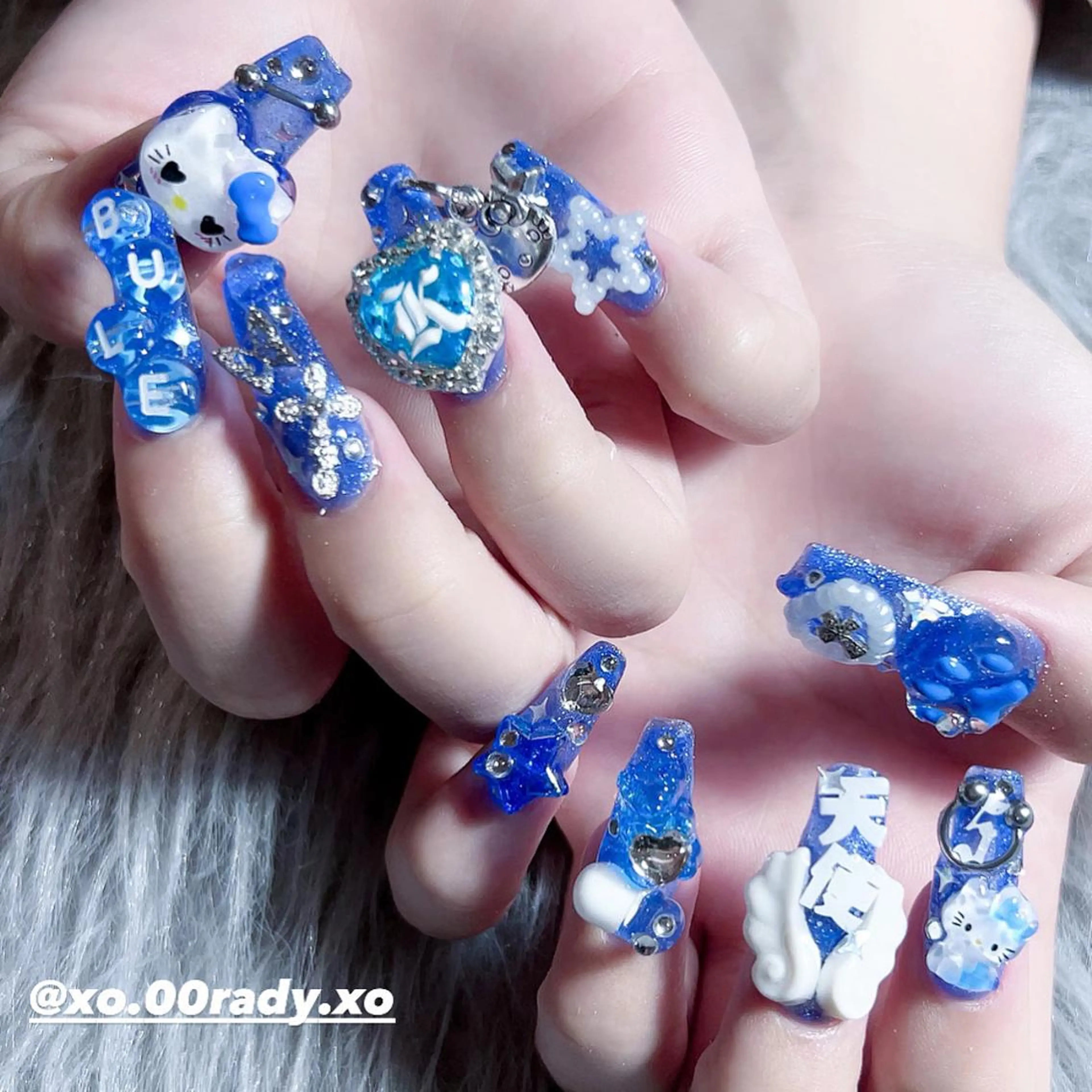 セミロング ネイル 持ち込み ハンドネイル ⛓Miyu ⛓のネイルデザイン