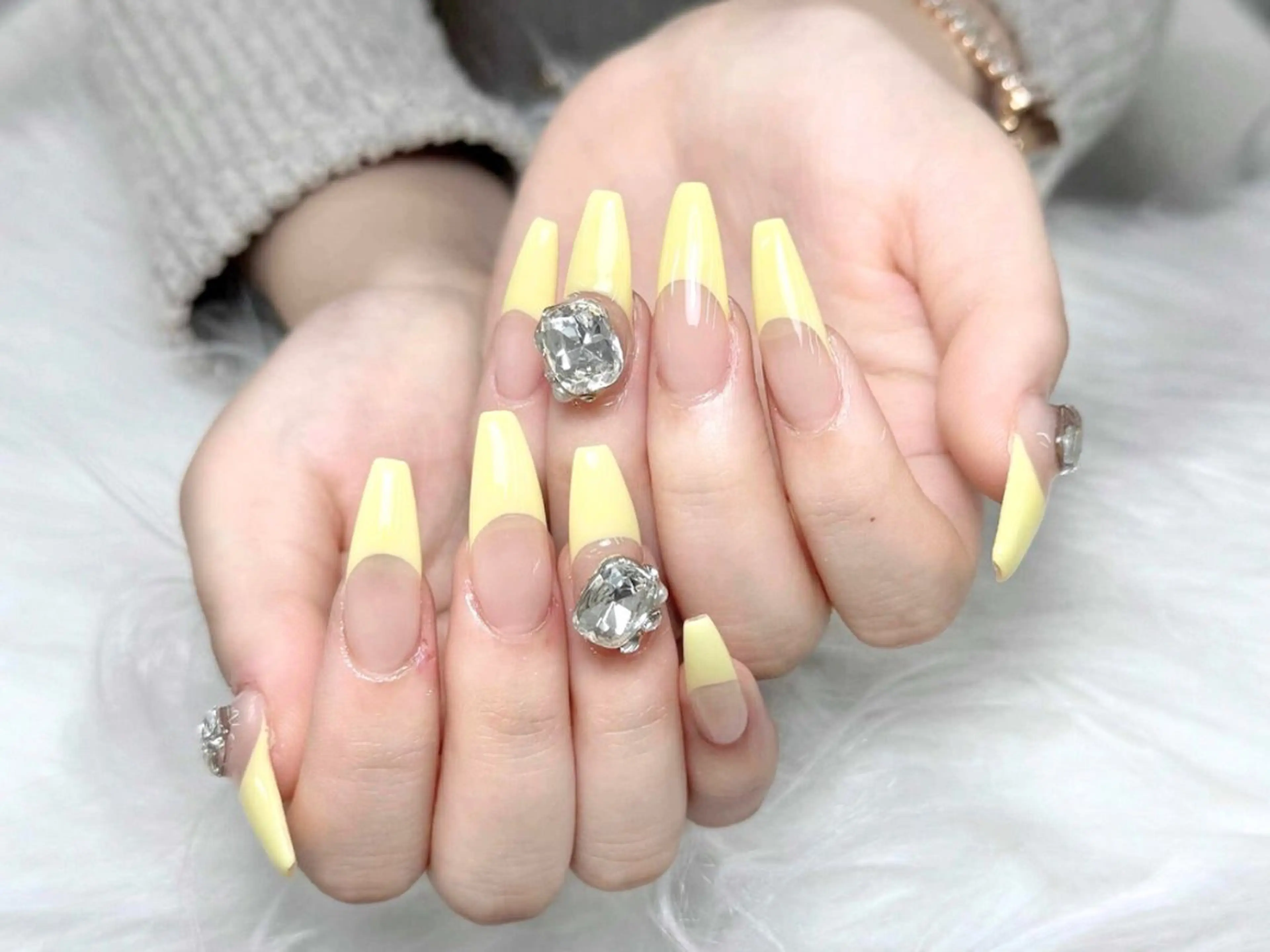 セミロング ハンドネイル momo 長さだしのネイルデザイン