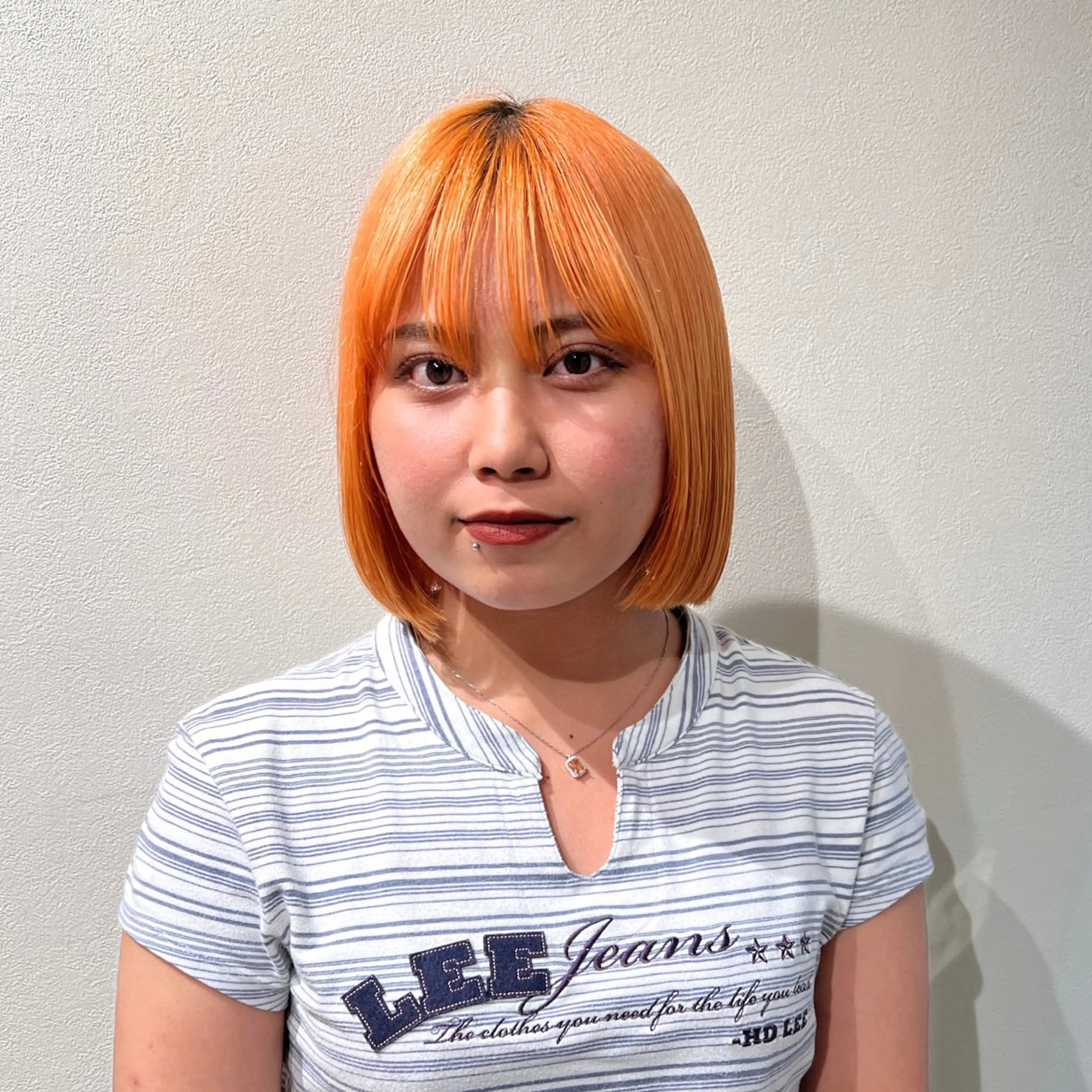 ショート カラー 切りっぱなしボブ ブリーチ ダブルカラー ハイトーンカラー オレンジ 𝙎𝙚𝙞𝙧𝙖 ☆カット/パーマのヘアスタイル