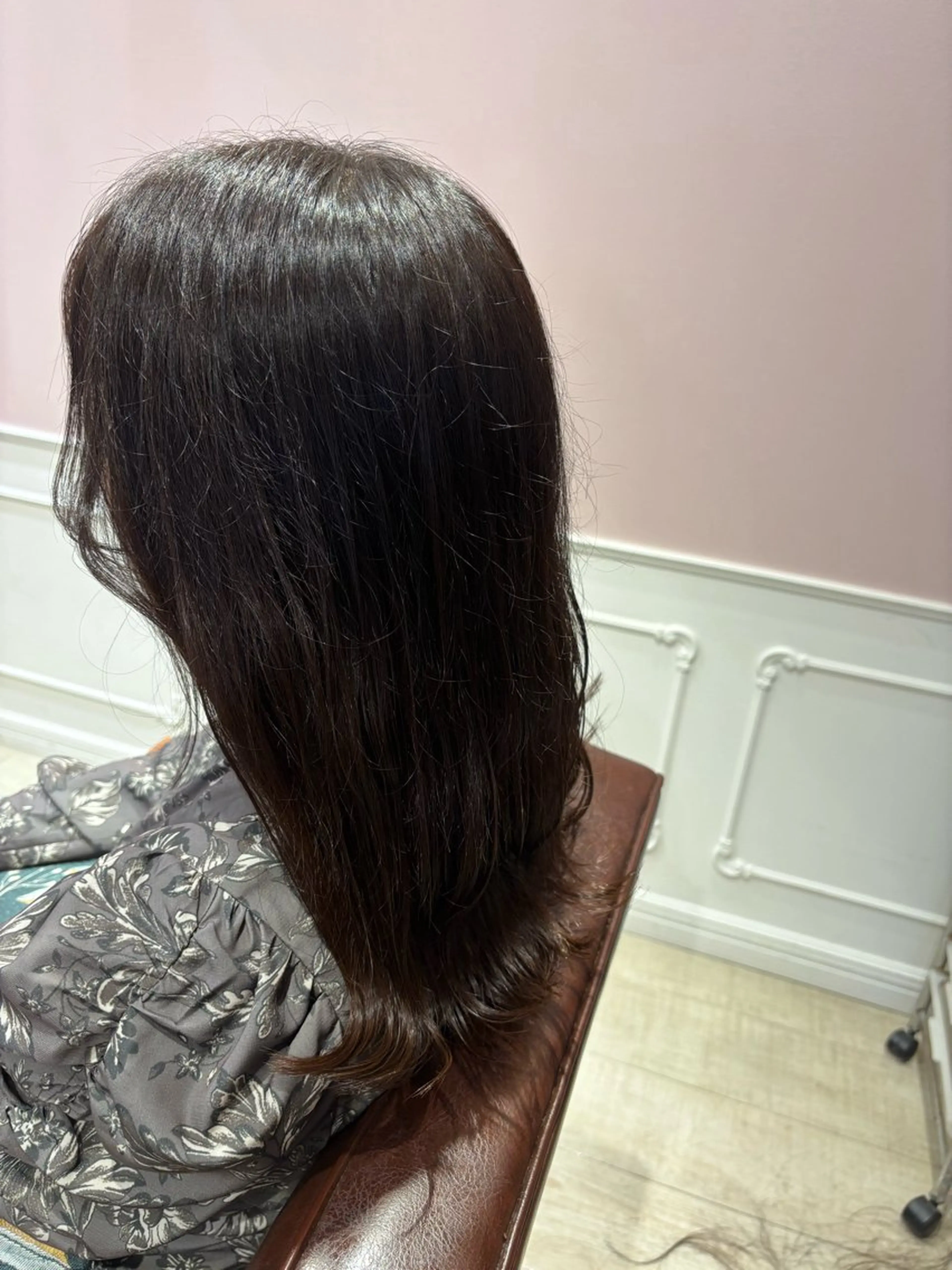 セミロング ツヤ感カラーレイヤー カット川野莉空のヘアスタイル