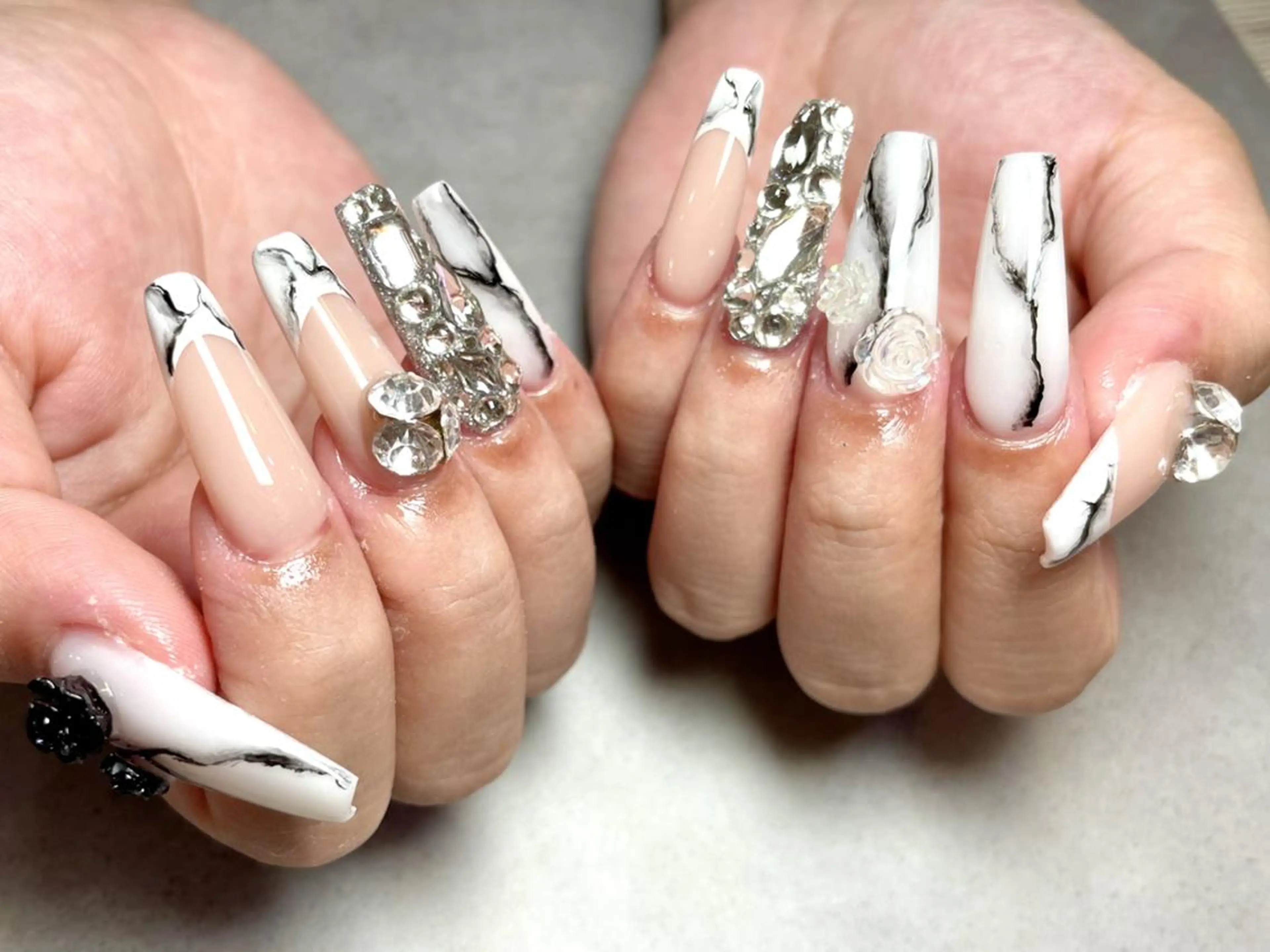 ネイル elu ：nail＆eyeのネイルデザイン