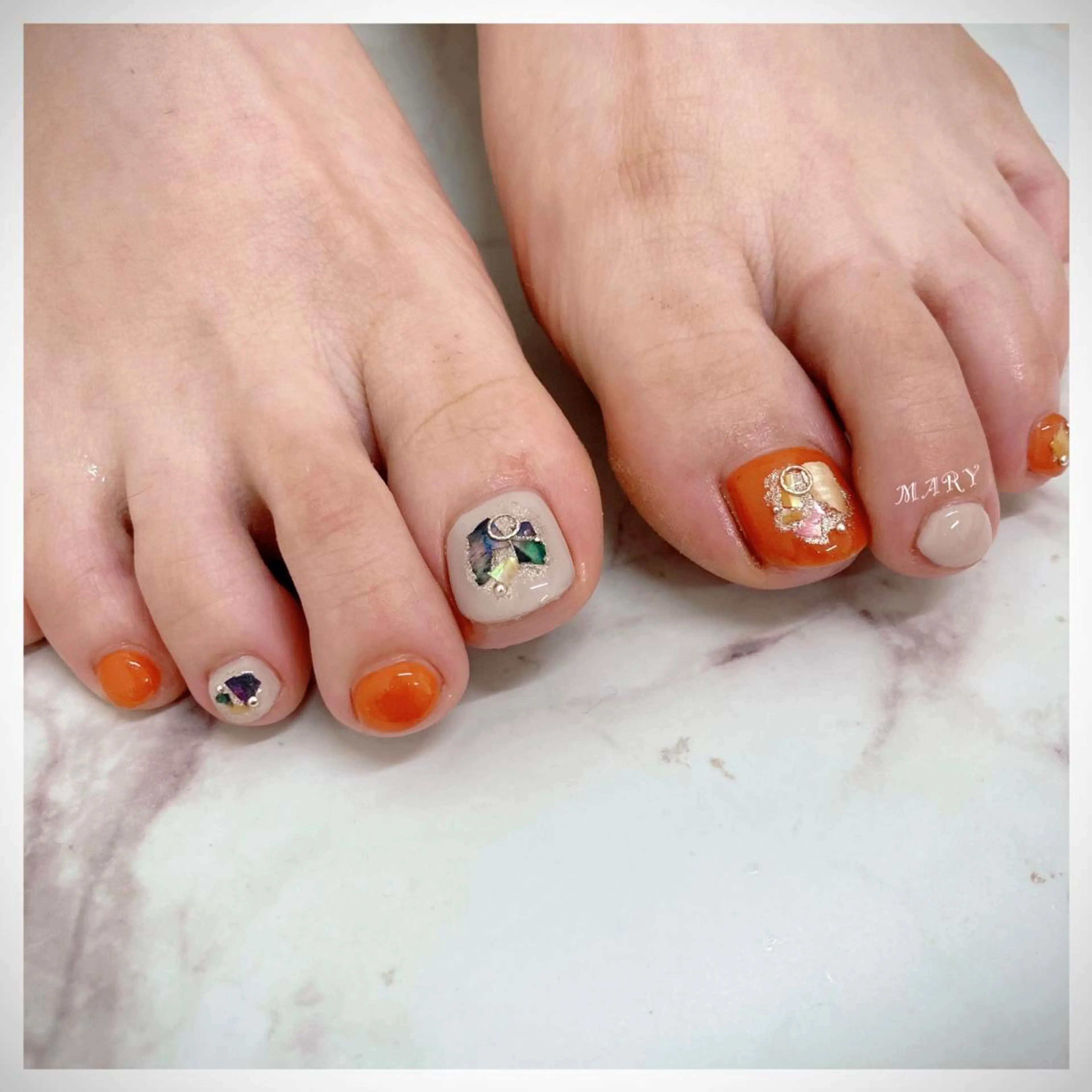ネイル フットネイル ニュアンスネイル ワンカラーネイル オレンジ 夏ネイル フットネイル Mary nail .narumiのネイルデザイン
