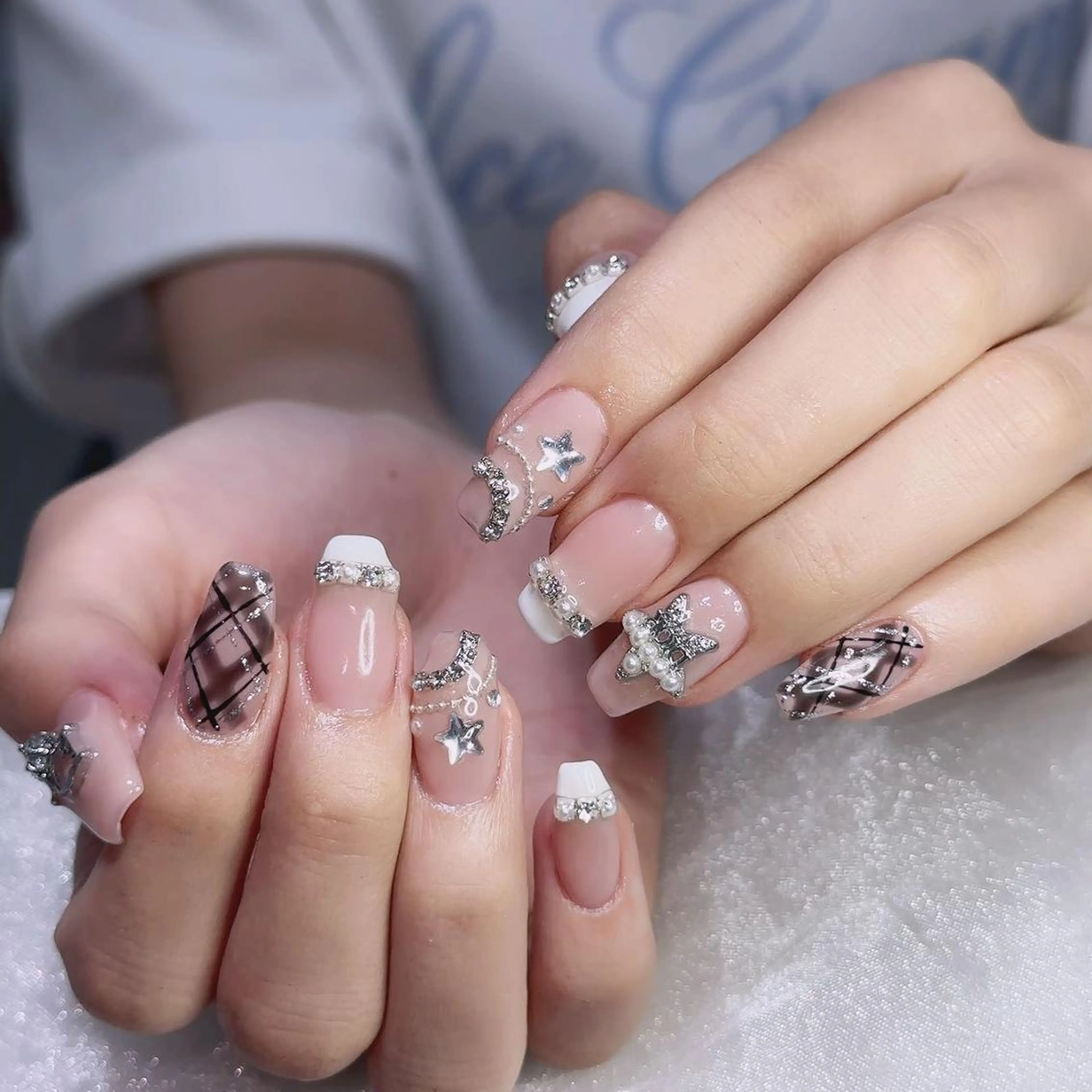 ネイル アートネイル 長さ出し ネイルチップ Queens momoのネイルデザイン