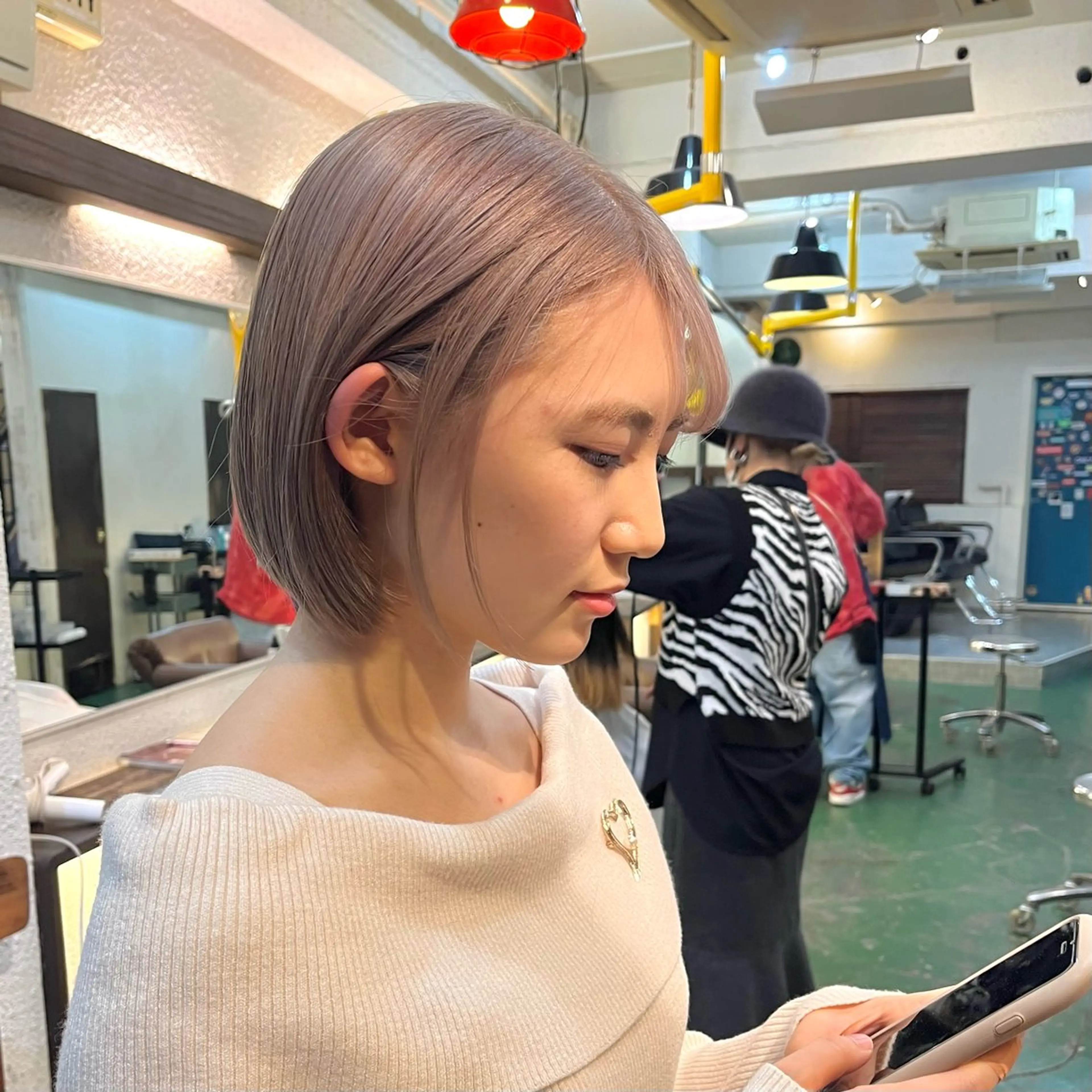 ミディアム カラー ボブ/レイヤー/ ハッシュカット/河内のヘアスタイル