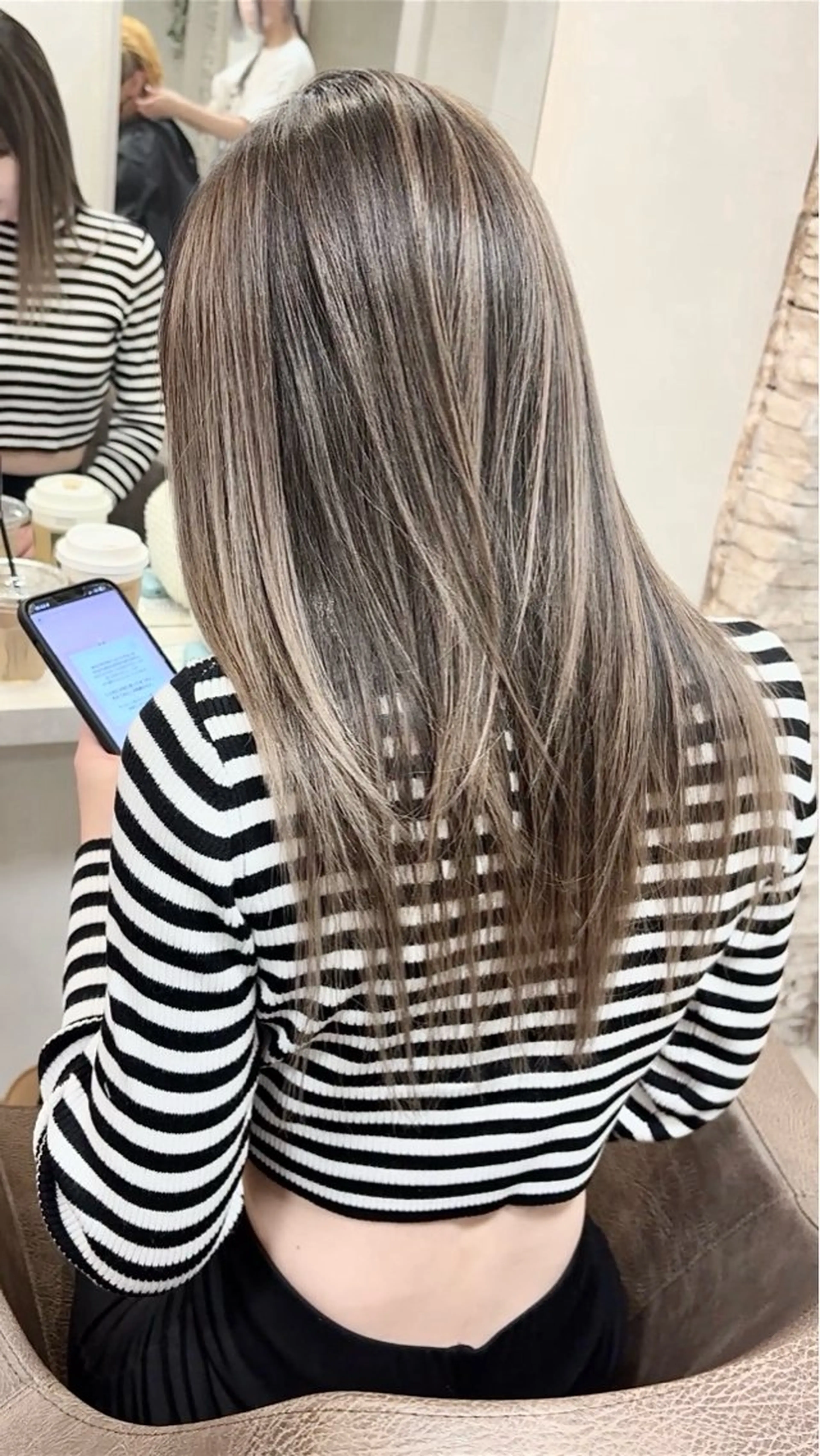 セミロング カラー バレイヤージュ ブリーチ グレージュ レイヤーカット ヘアカラー トリートメント &so. アンドソー所属・バレイヤージュ/ 小泉じょうのヘアスタイル