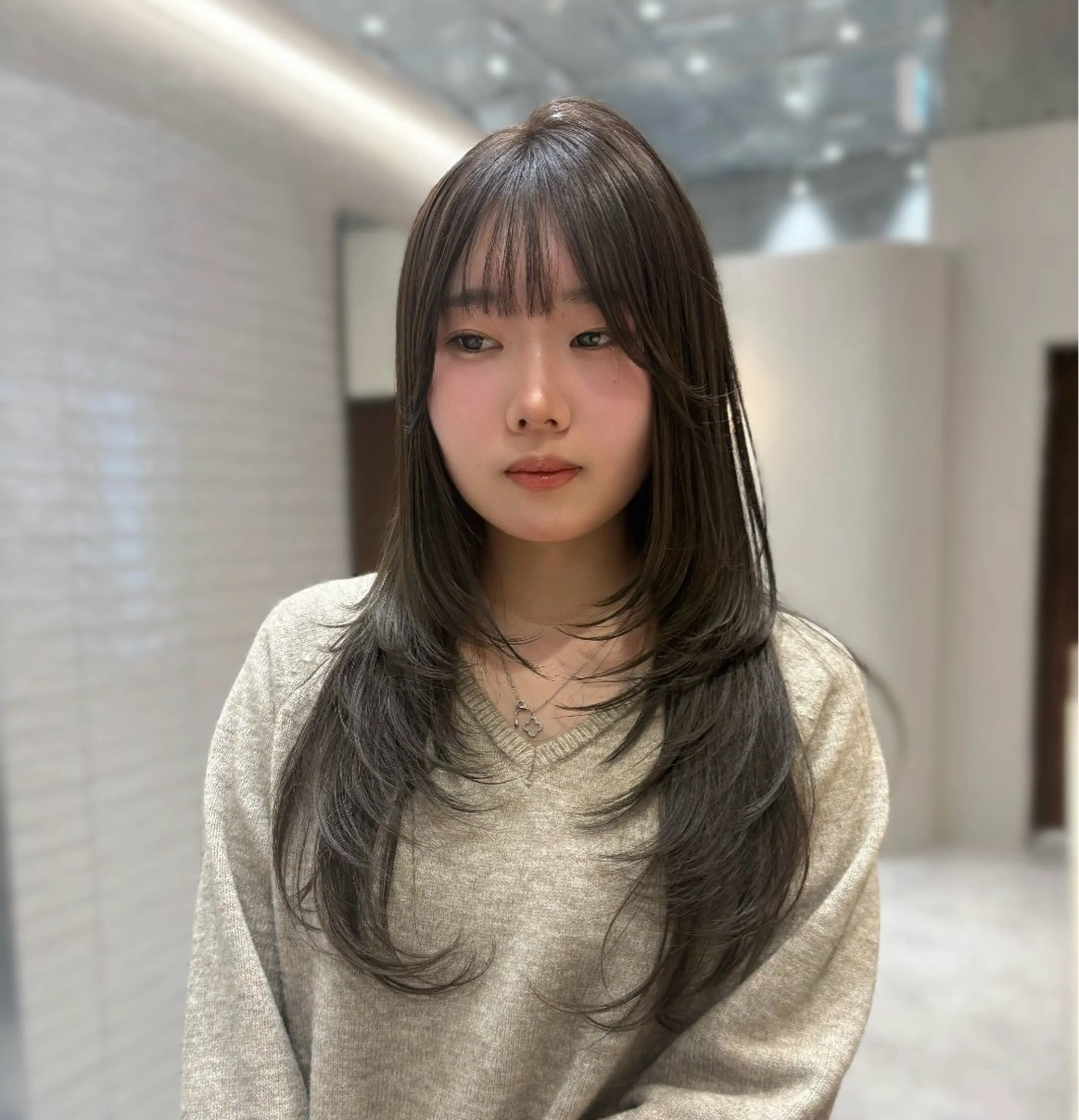 ロング カラー ベージュカラー 透明感カラー オリーブベージュ レイヤーカット カット ヘアカラー トリートメント ナツミ/透明感カラー /酸性縮毛矯正のヘアスタイル