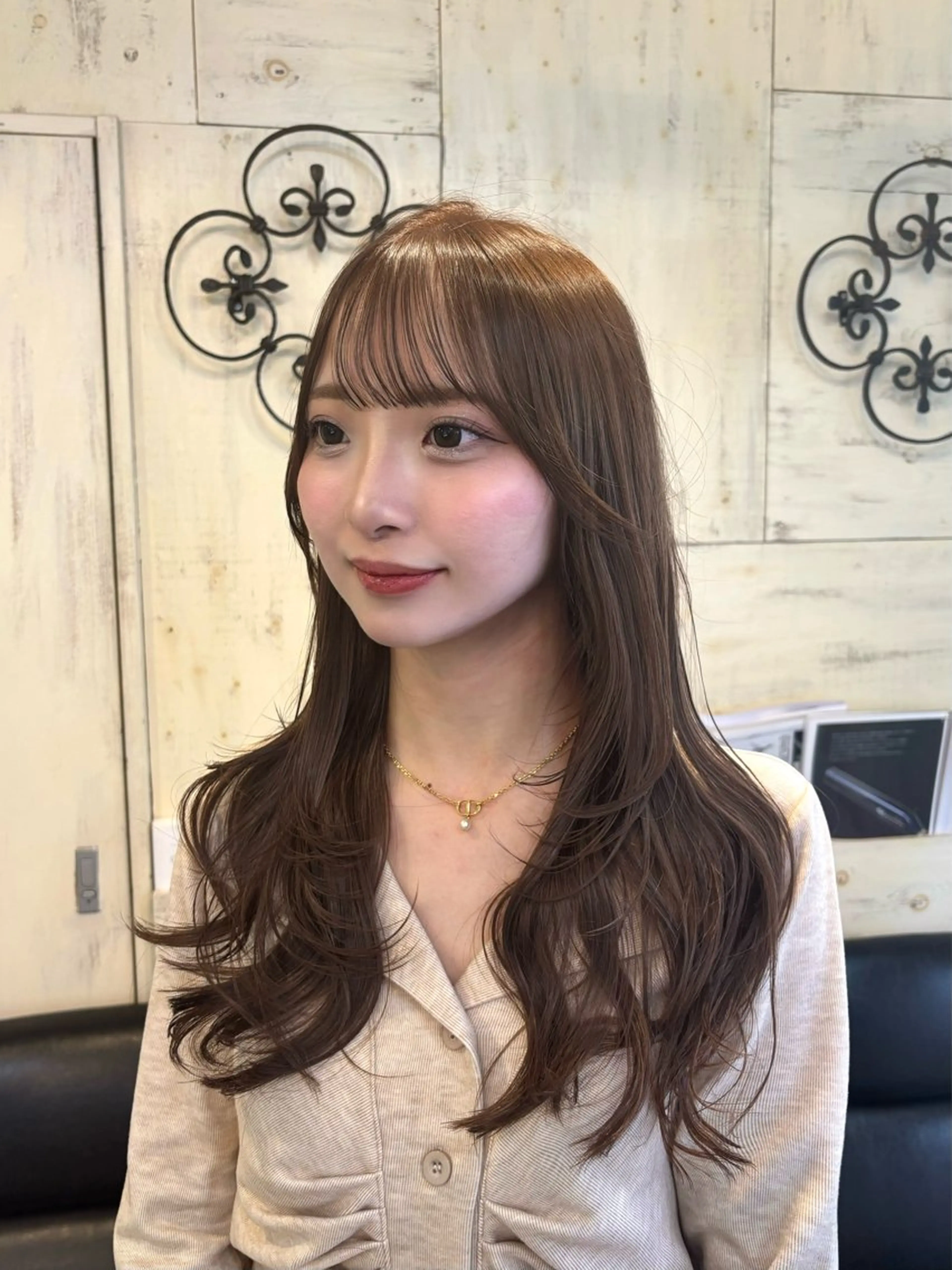 ロング カラー ロングレイヤー ベージュカラー ブリーチ ダブルカラー ミルクティーベージュ ヘアカラー レイヤー/ハッシュカ ット/顔周り/フウカのヘアスタイル