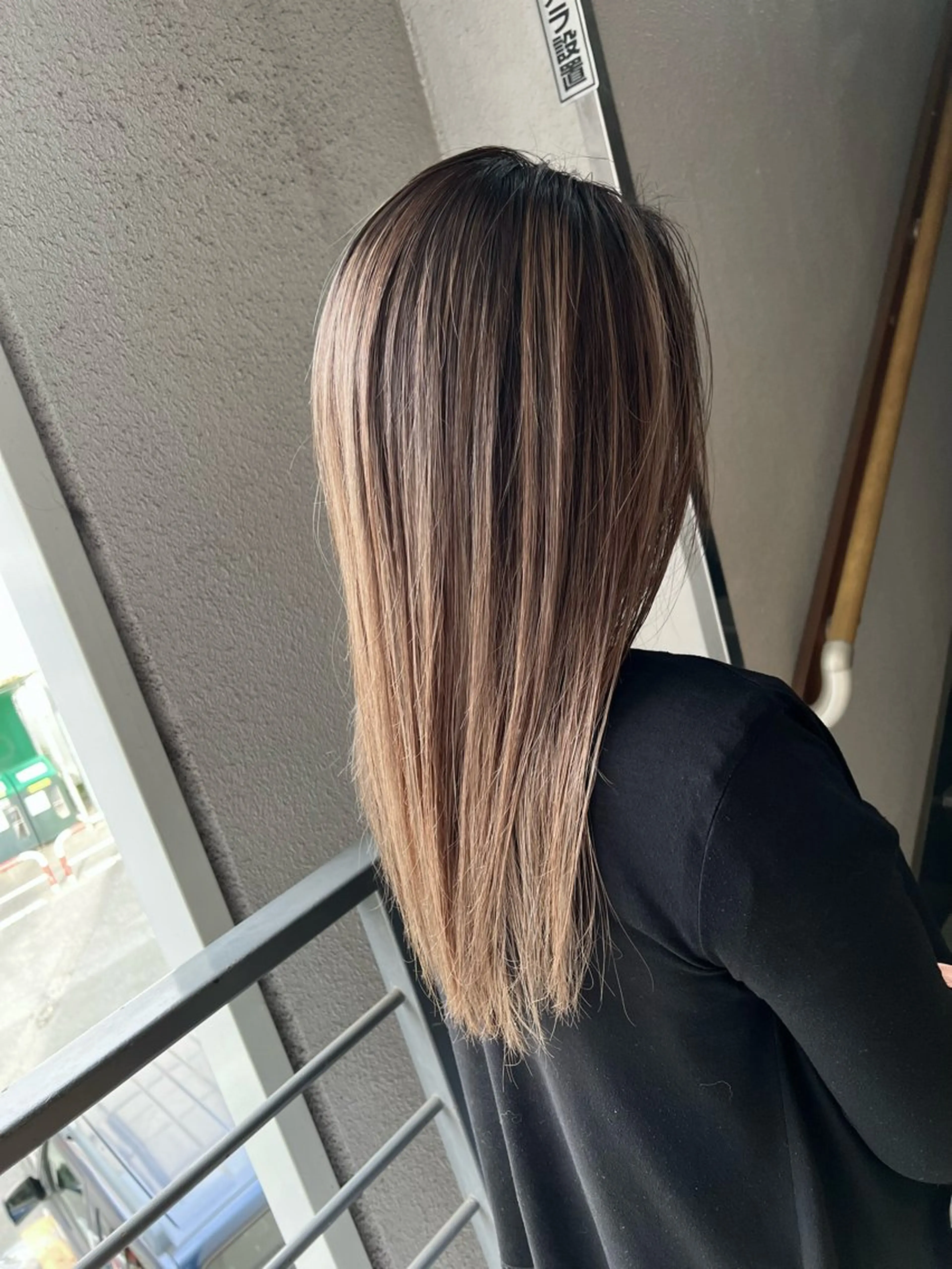 ロング カラー バレイヤージュ グレージュ レイヤーカット カット ヘアカラー トリートメント Kazu .Kのヘアスタイル